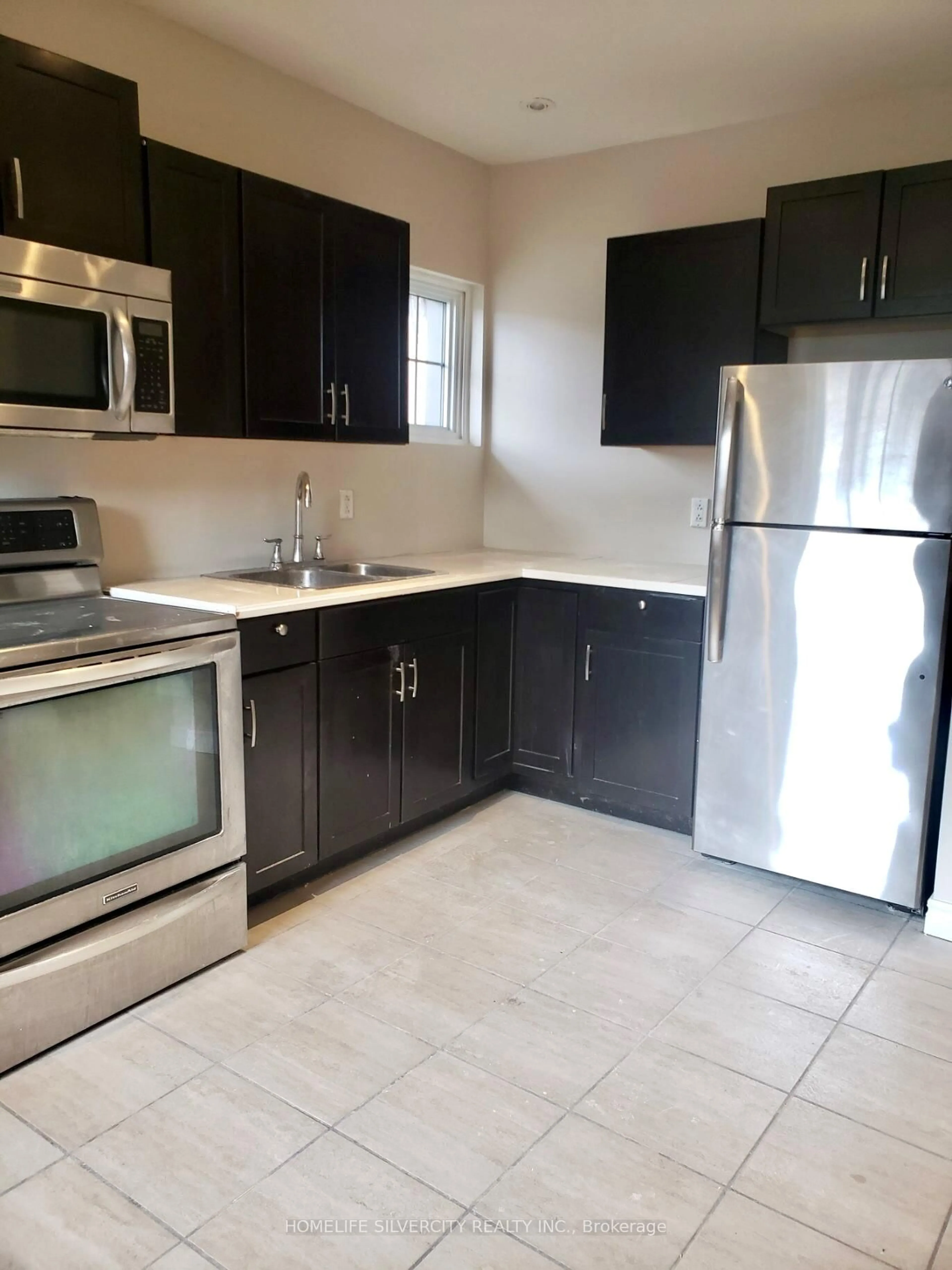 Standard kitchen, ceramic/tile floor for 147 Holton Ave, Hamilton Ontario L8M 2L6