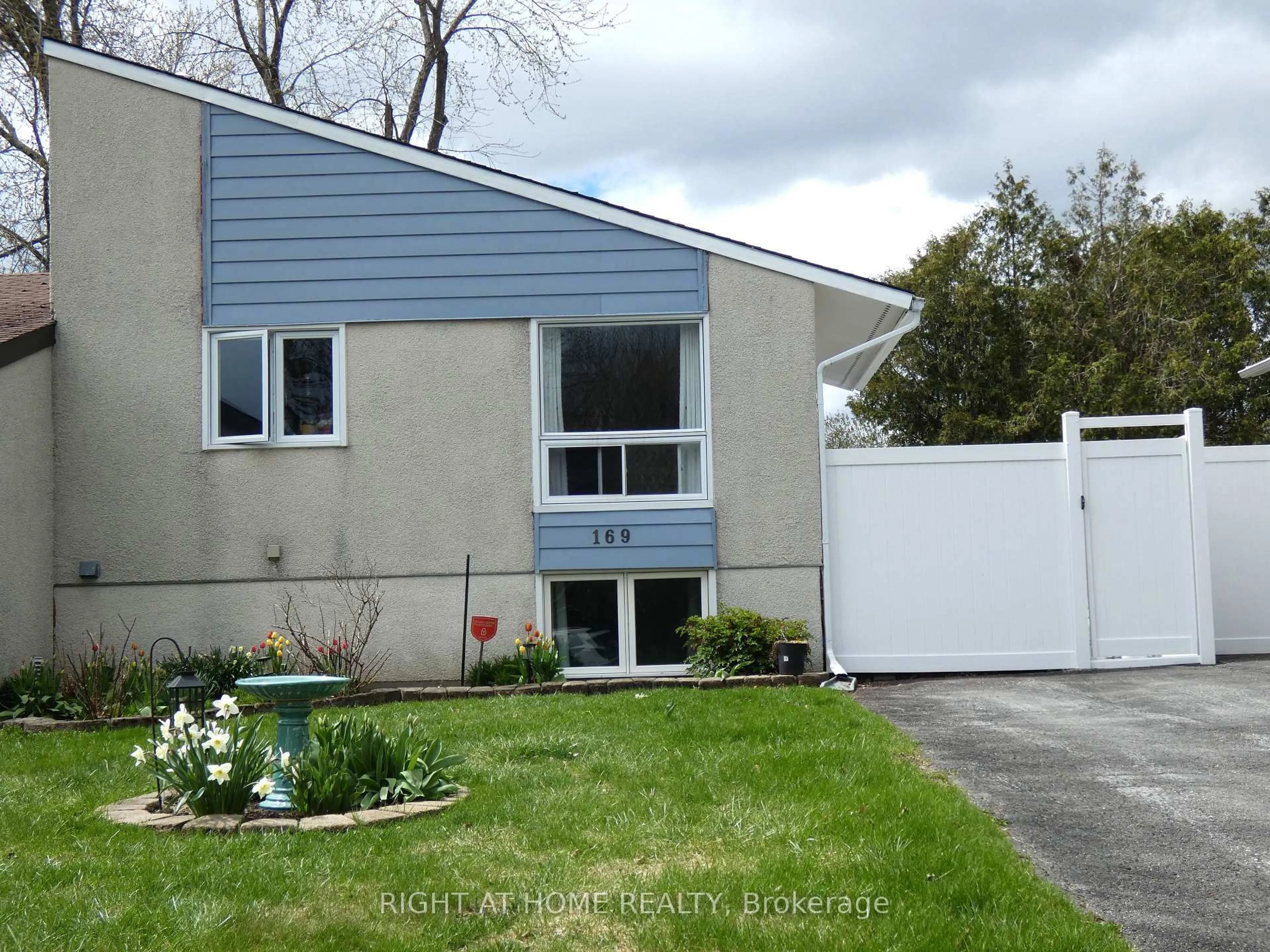 Home with vinyl exterior material, street for 169 Castlefrank Rd, Kanata Ontario K2L 1T3