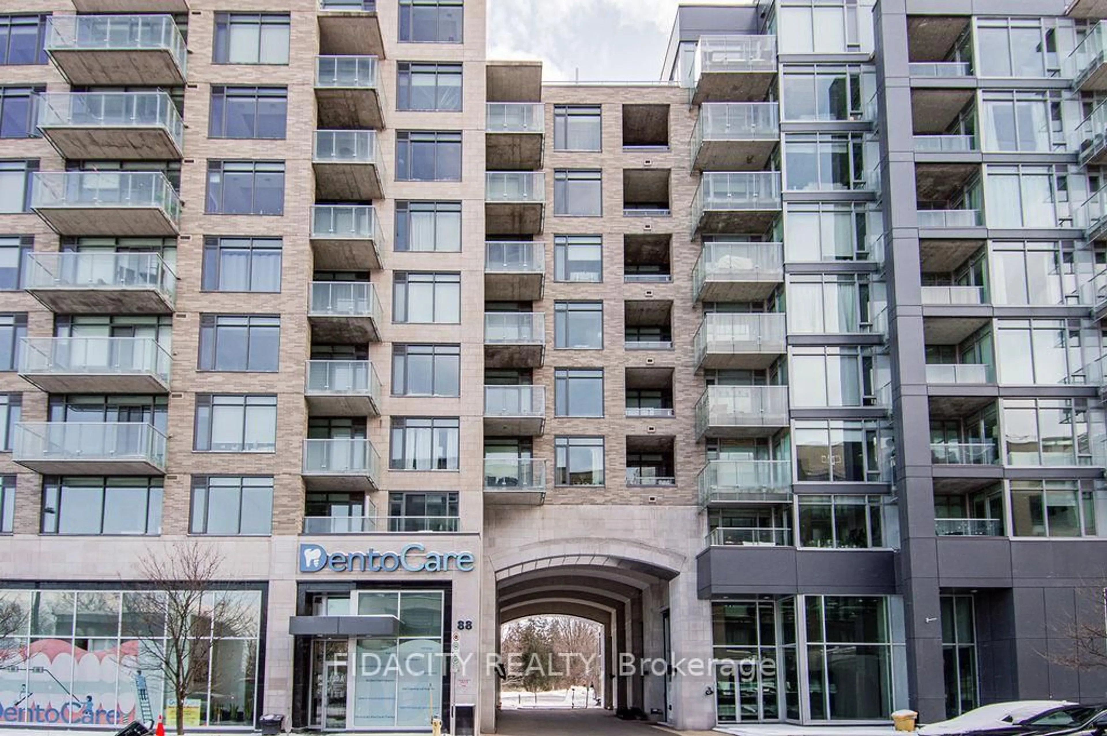 Indoor foyer for 88 Richmond Rd #510, Ottawa Ontario K1Z 0B1