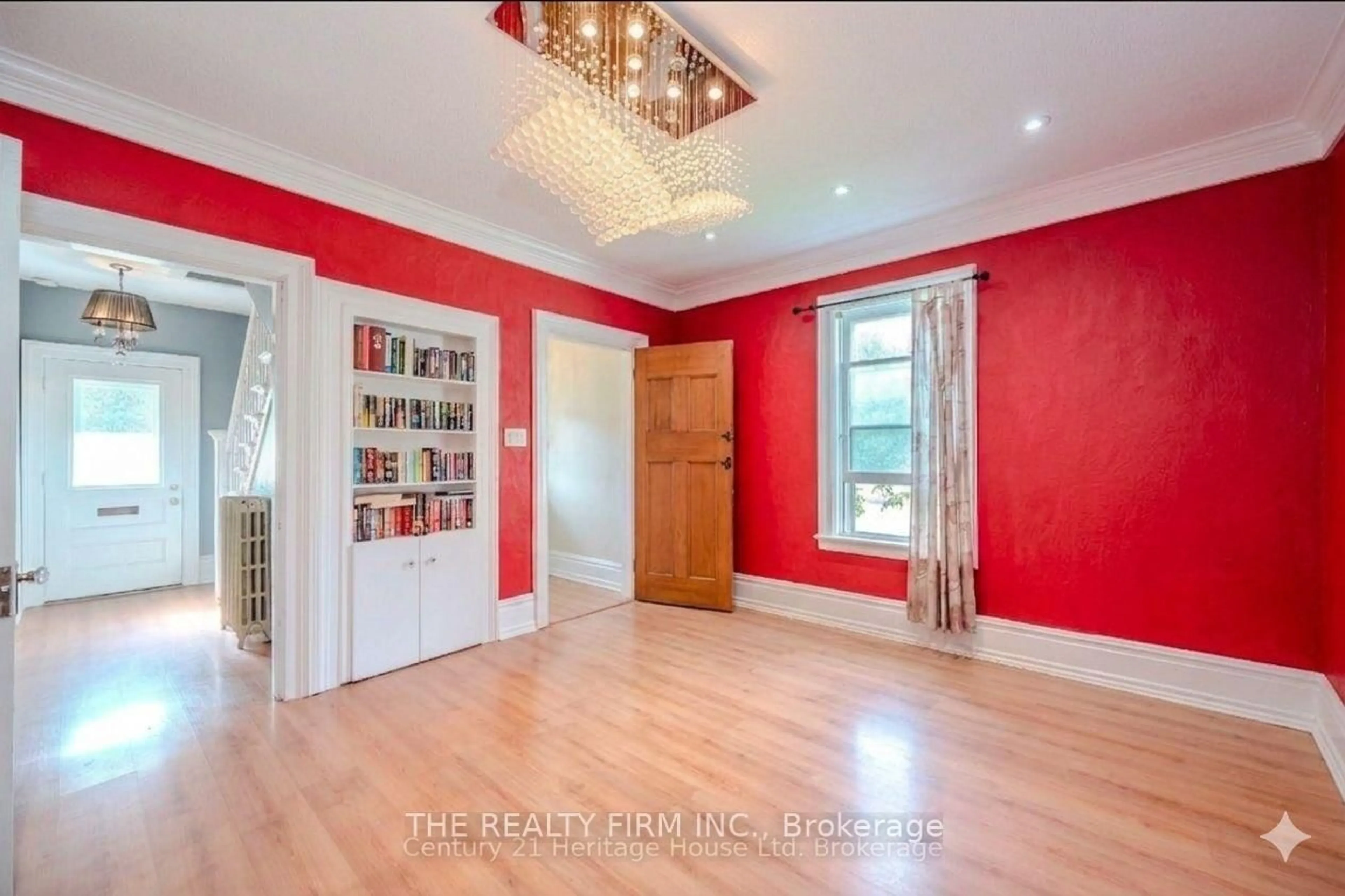 Indoor entryway for 243 Wellington St, Ingersoll Ontario N5C 1S9