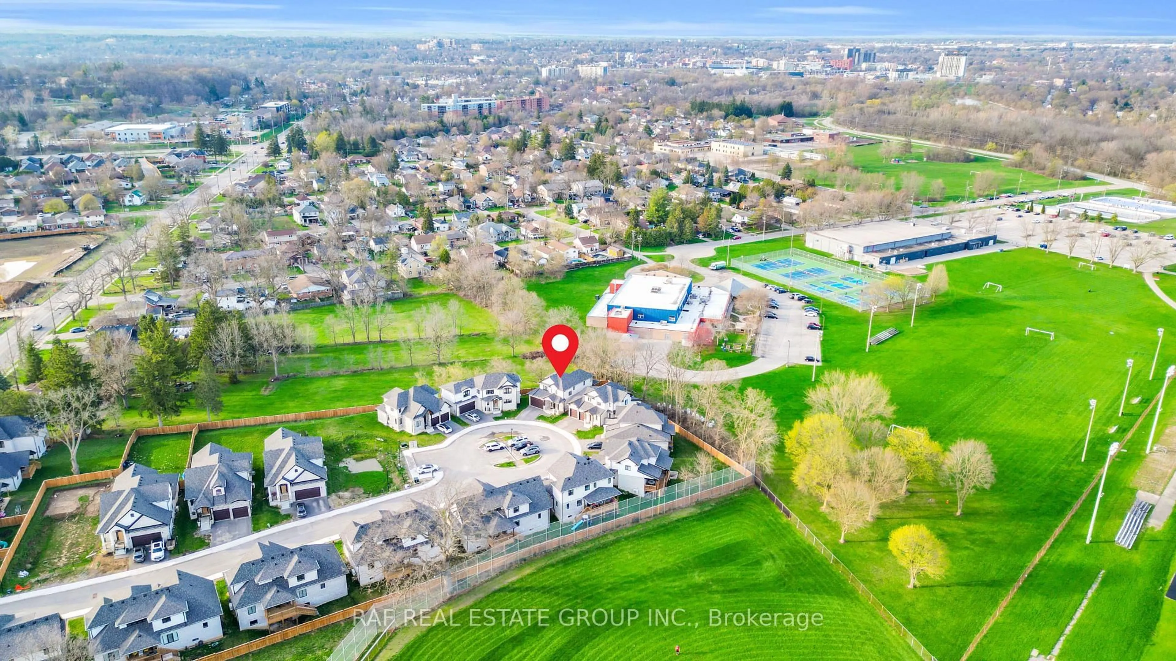 A pic from outside/outdoor area/front of a property/back of a property/a pic from drone, unknown for 242 Mount Pleasant St #12, Brantford Ontario N3T 1V1