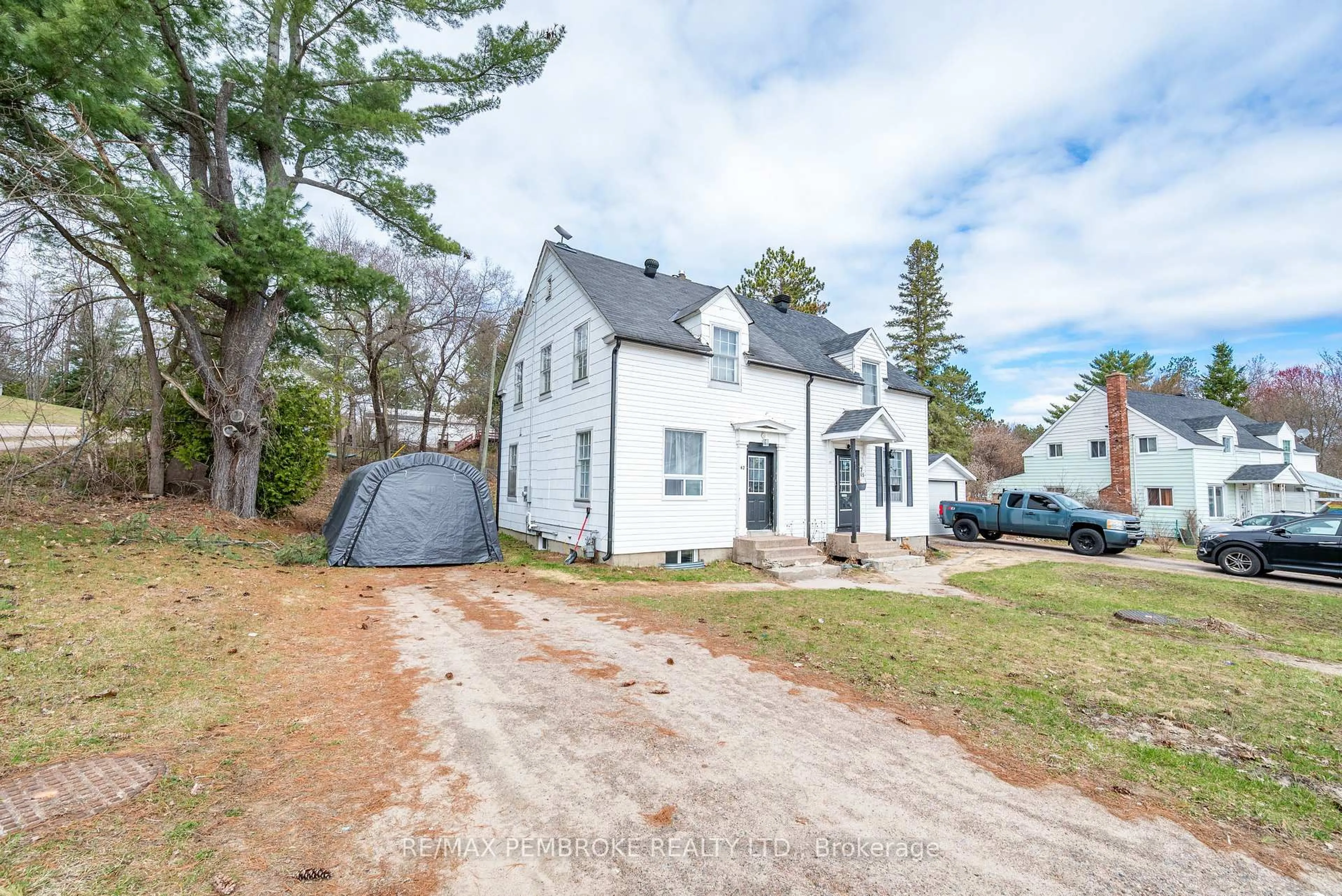 A pic from outside/outdoor area/front of a property/back of a property/a pic from drone, street for 67 Alder Cres, Deep River Ontario K0J 1P0