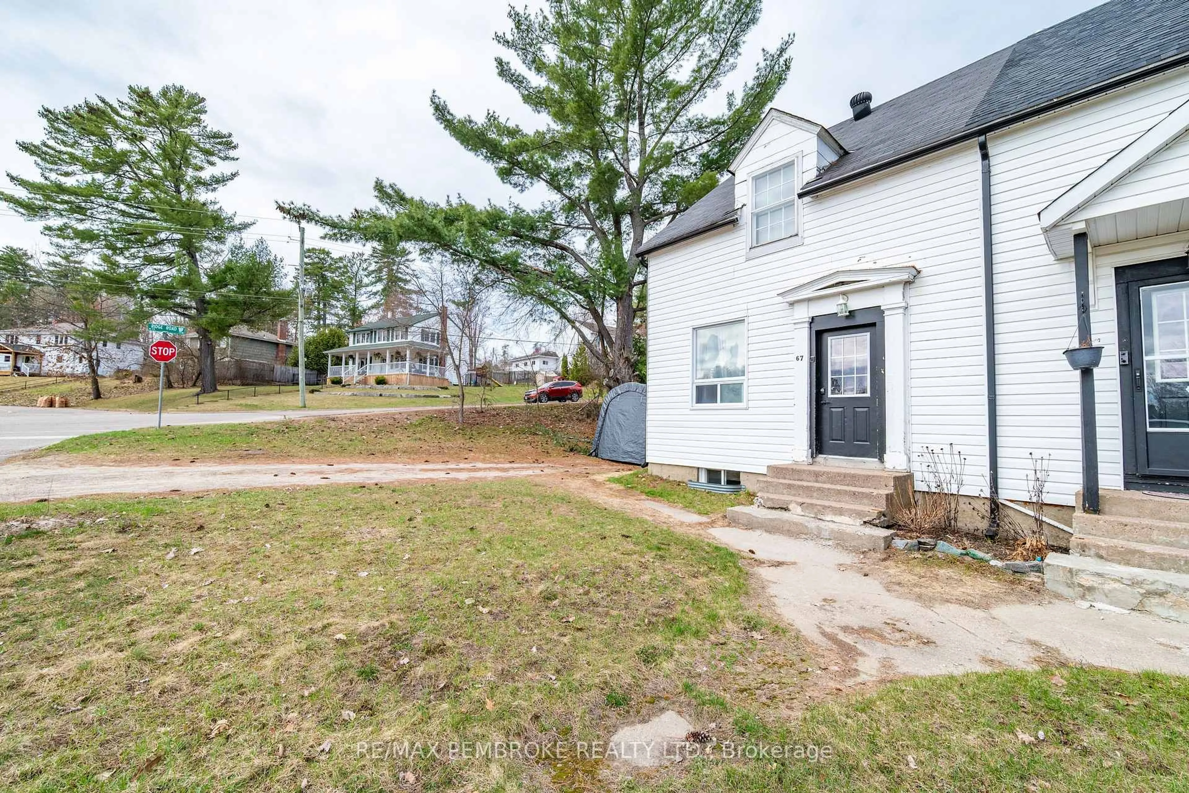 A pic from outside/outdoor area/front of a property/back of a property/a pic from drone, street for 67 Alder Cres, Deep River Ontario K0J 1P0