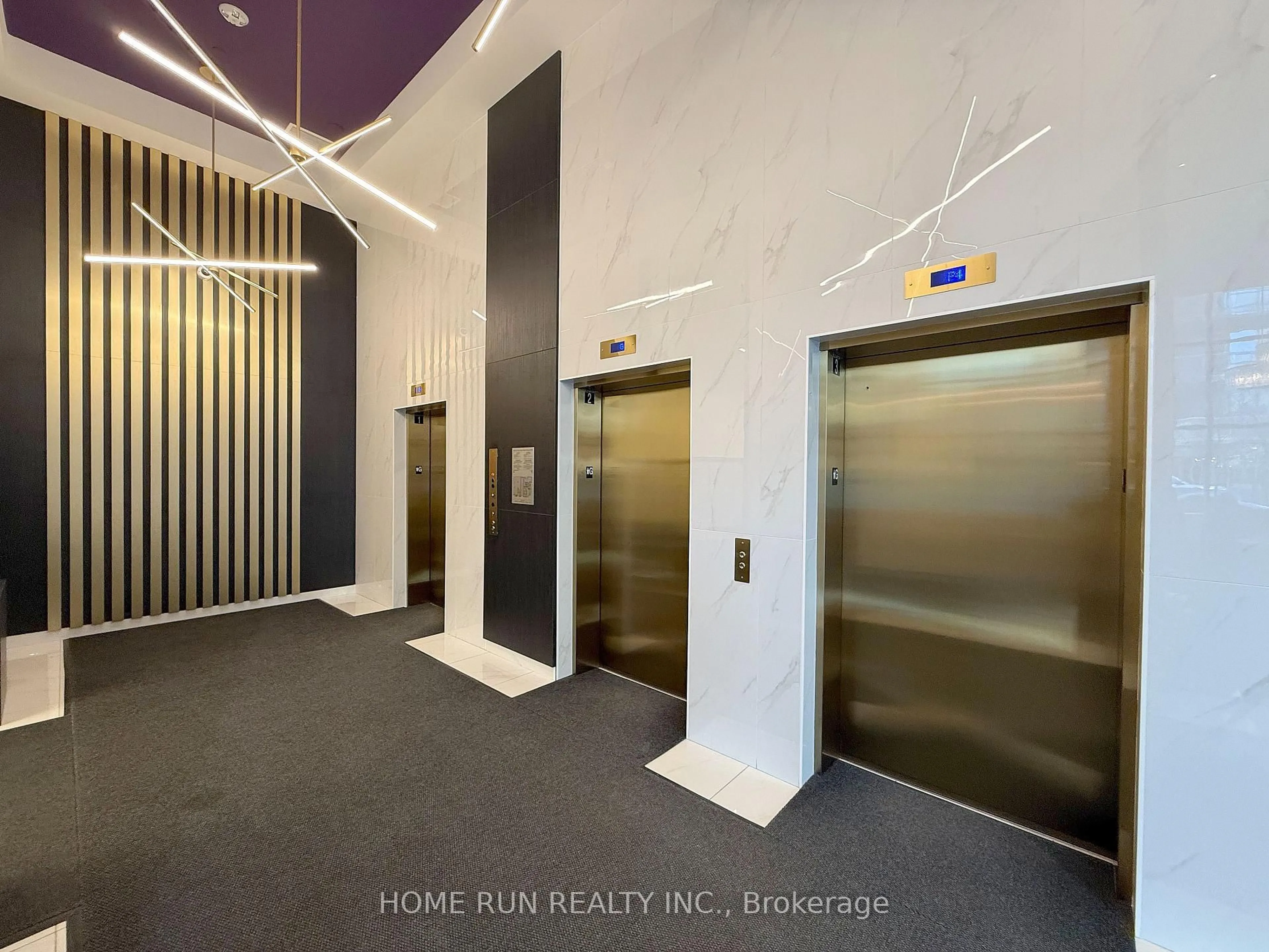 Indoor foyer for 180 GEORGE St #1103, Ottawa Ontario K1N 0G8