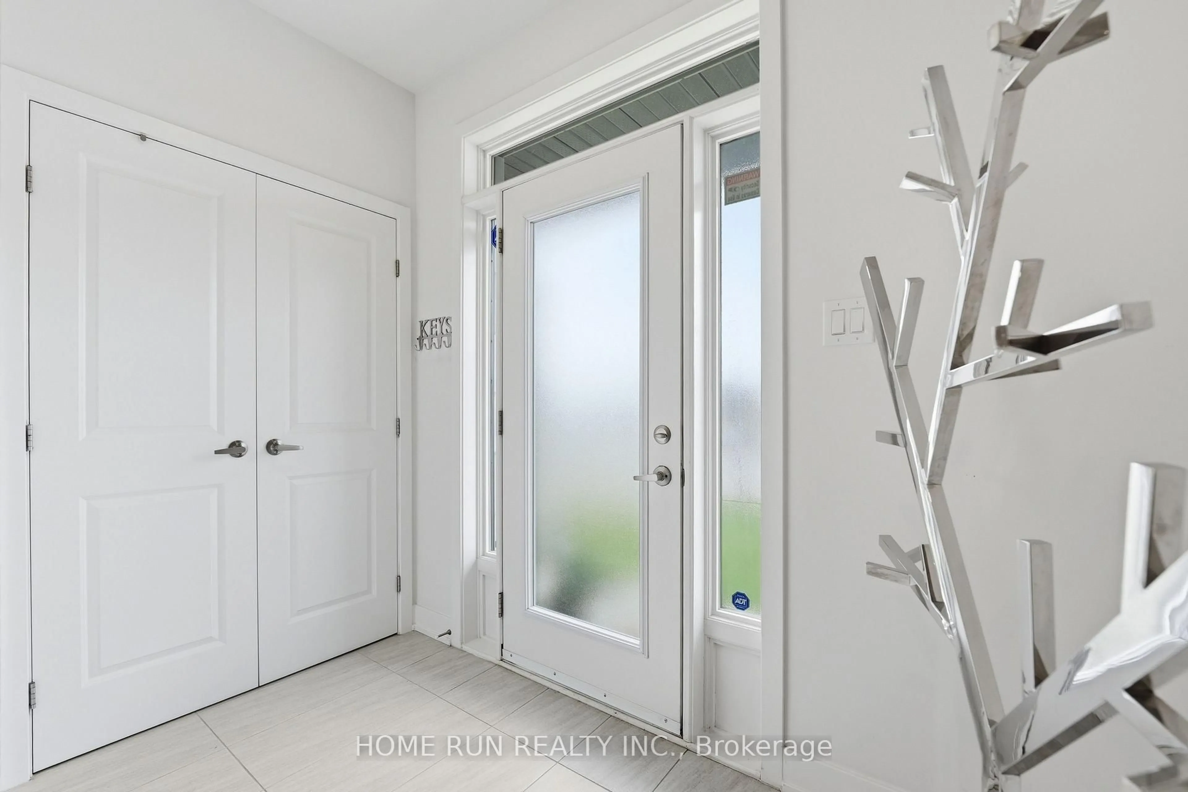 Indoor entryway for 78 Big Dipper St, Ottawa Ontario K4M 0L9