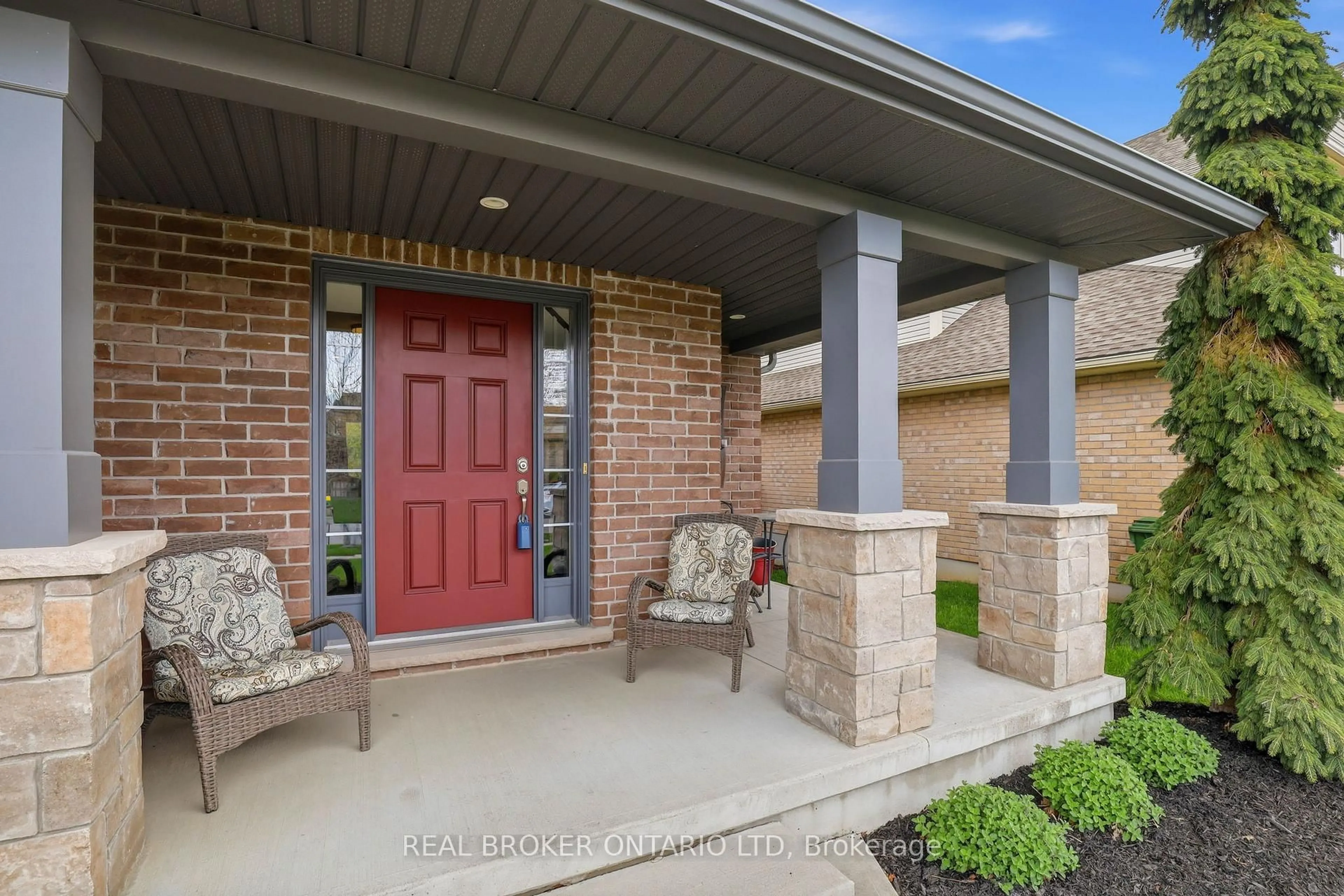 Indoor entryway for 20 Majestic Crt, St. Thomas Ontario N5R 0B9