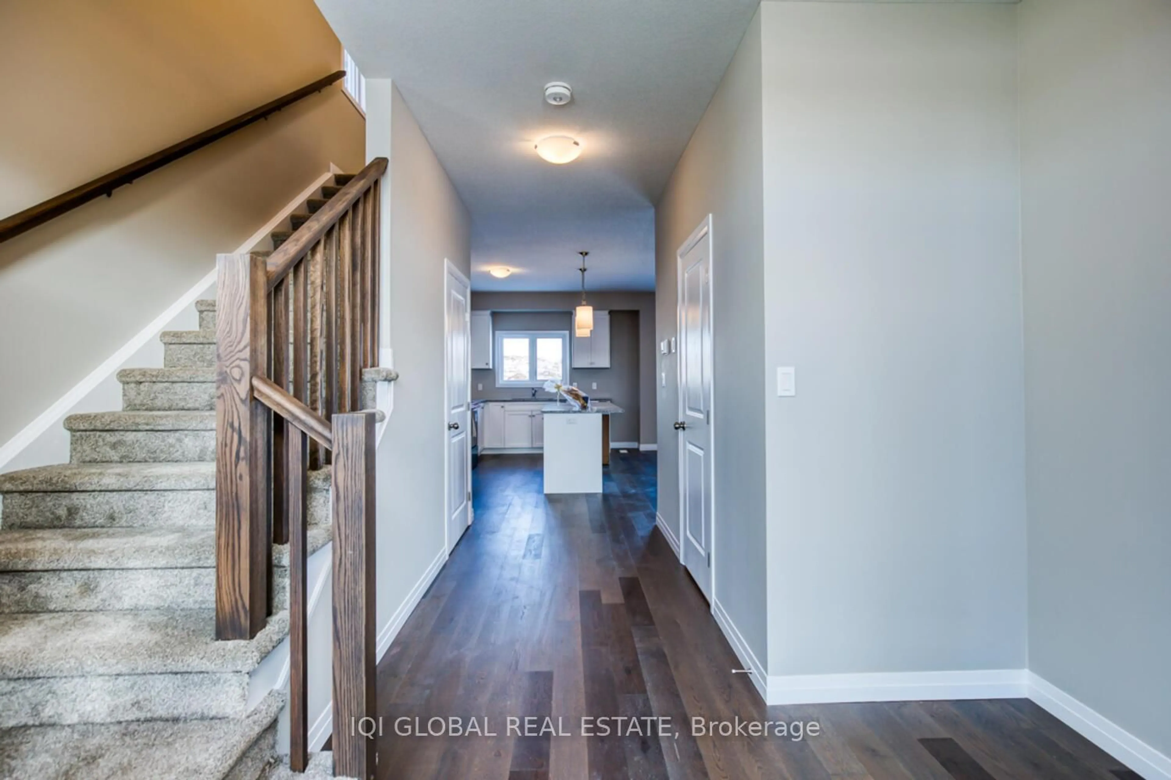 Indoor entryway for 106 O.J. Gaffney Dr, Stratford Ontario N5A 0K9