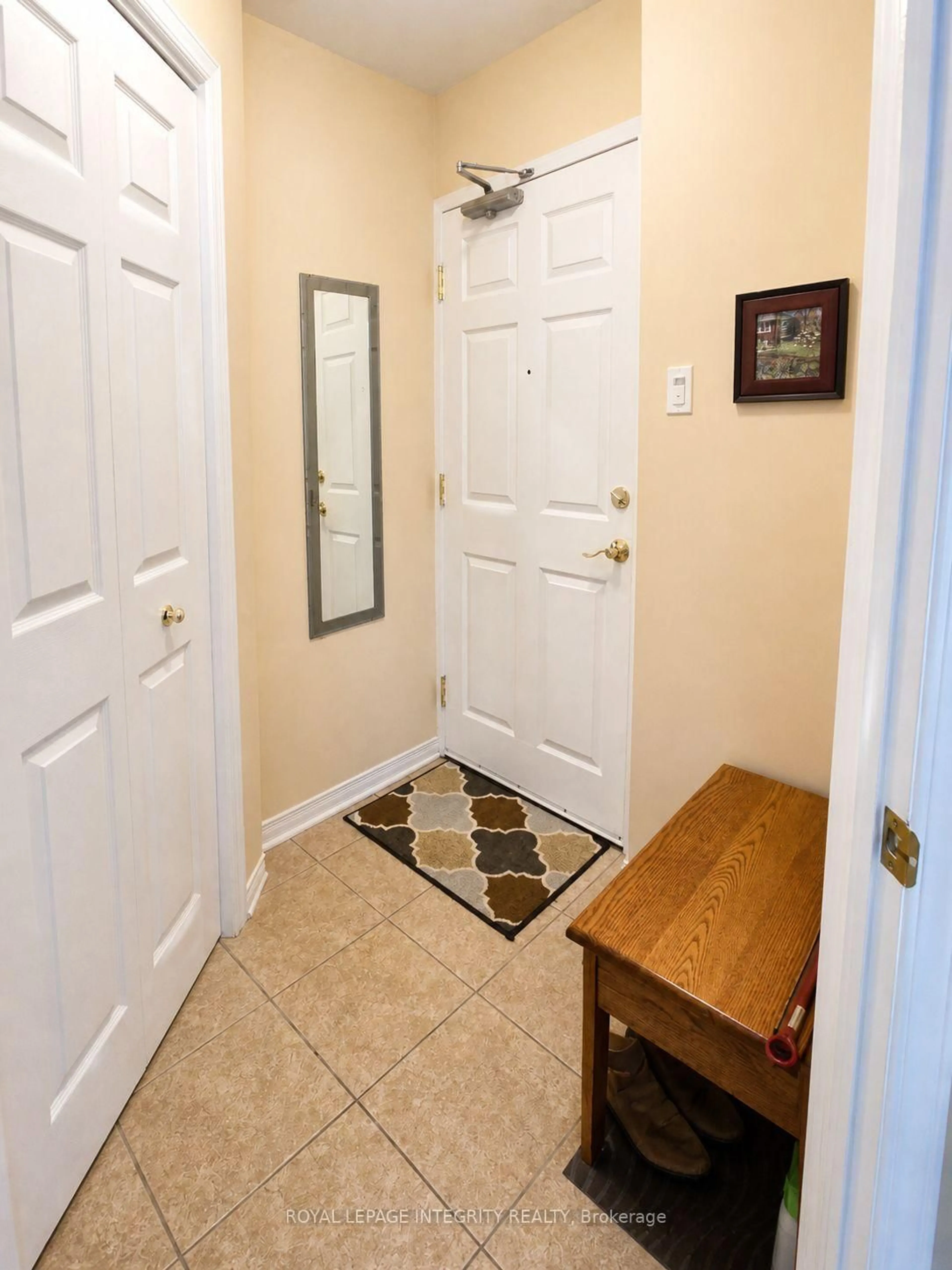 Indoor entryway for 321 Water St #103, Cornwall Ontario K6J 1A5