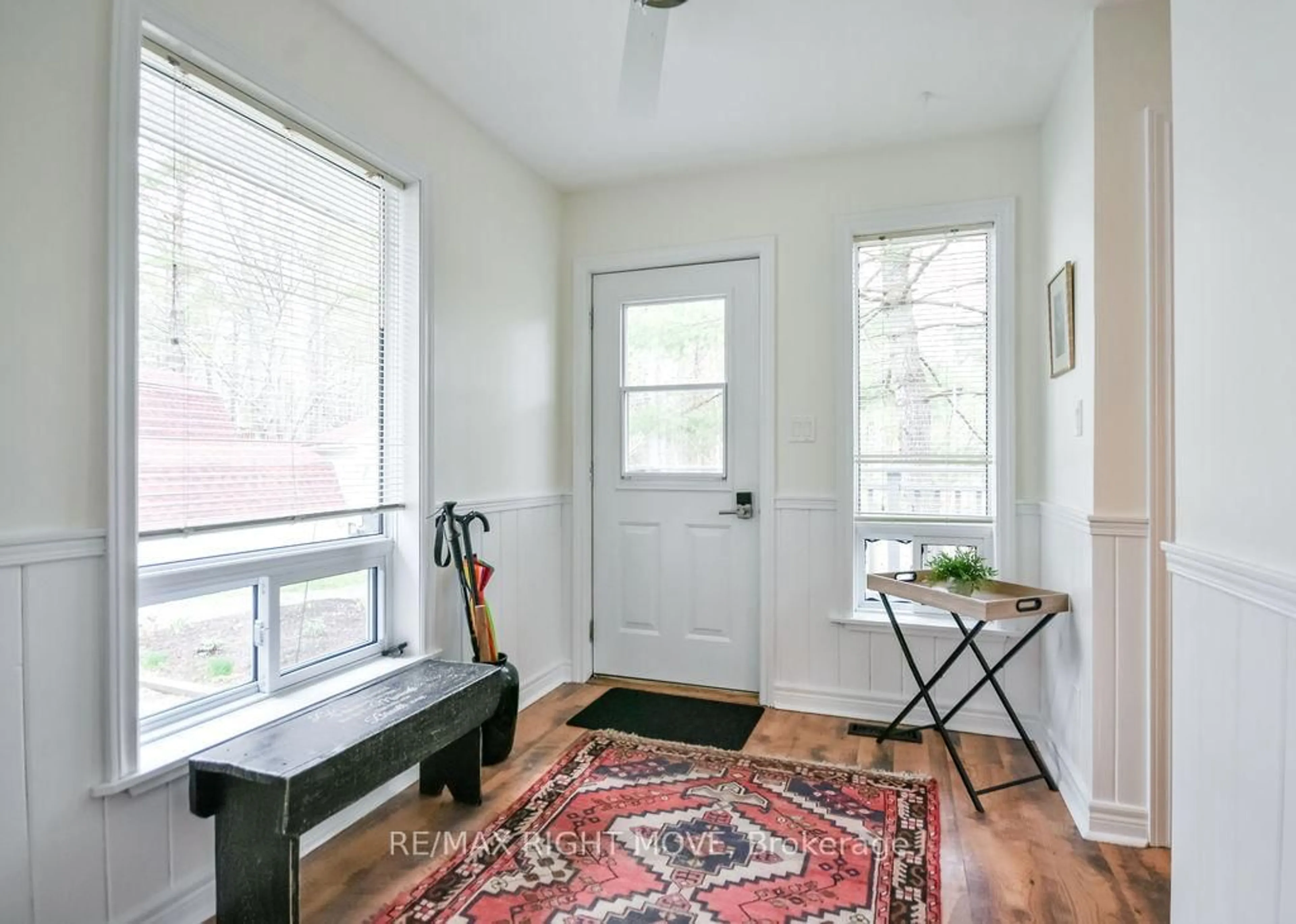 Indoor entryway for 6 Pinetree Rd, Gravenhurst Ontario P1P 1R2