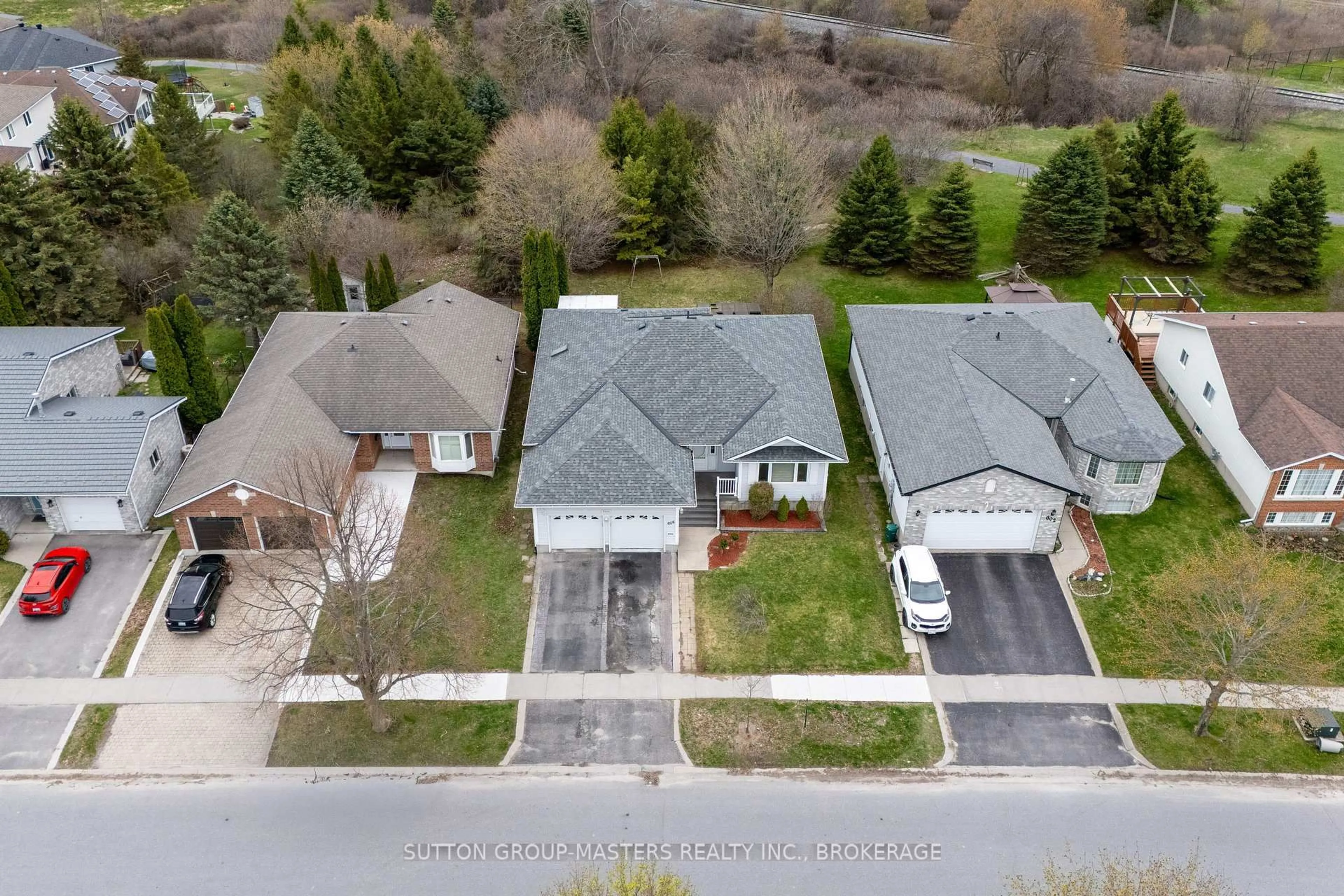 A pic from outside/outdoor area/front of a property/back of a property/a pic from drone, street for 606 Arbour Cres, Kingston Ontario K7M 8Y1