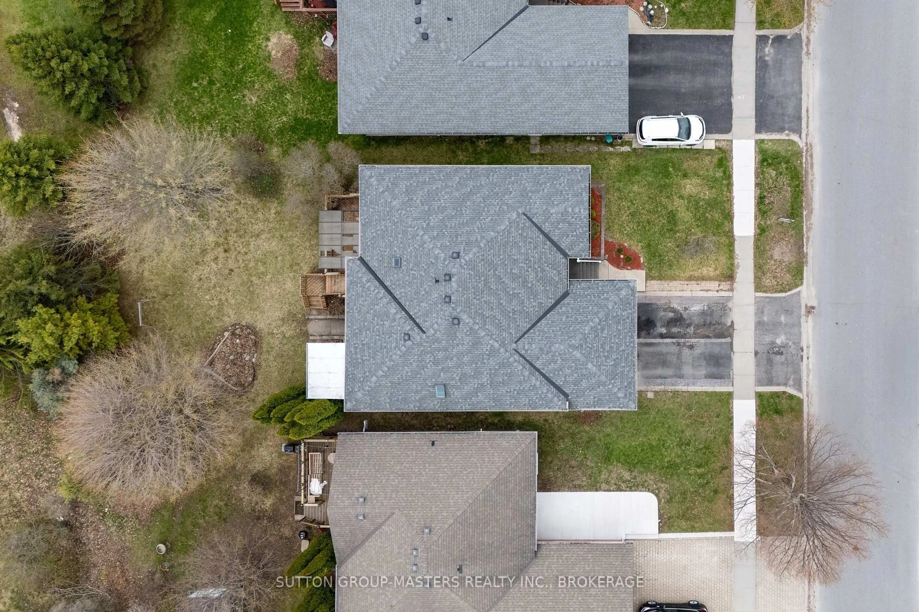 A pic from outside/outdoor area/front of a property/back of a property/a pic from drone, street for 606 Arbour Cres, Kingston Ontario K7M 8Y1