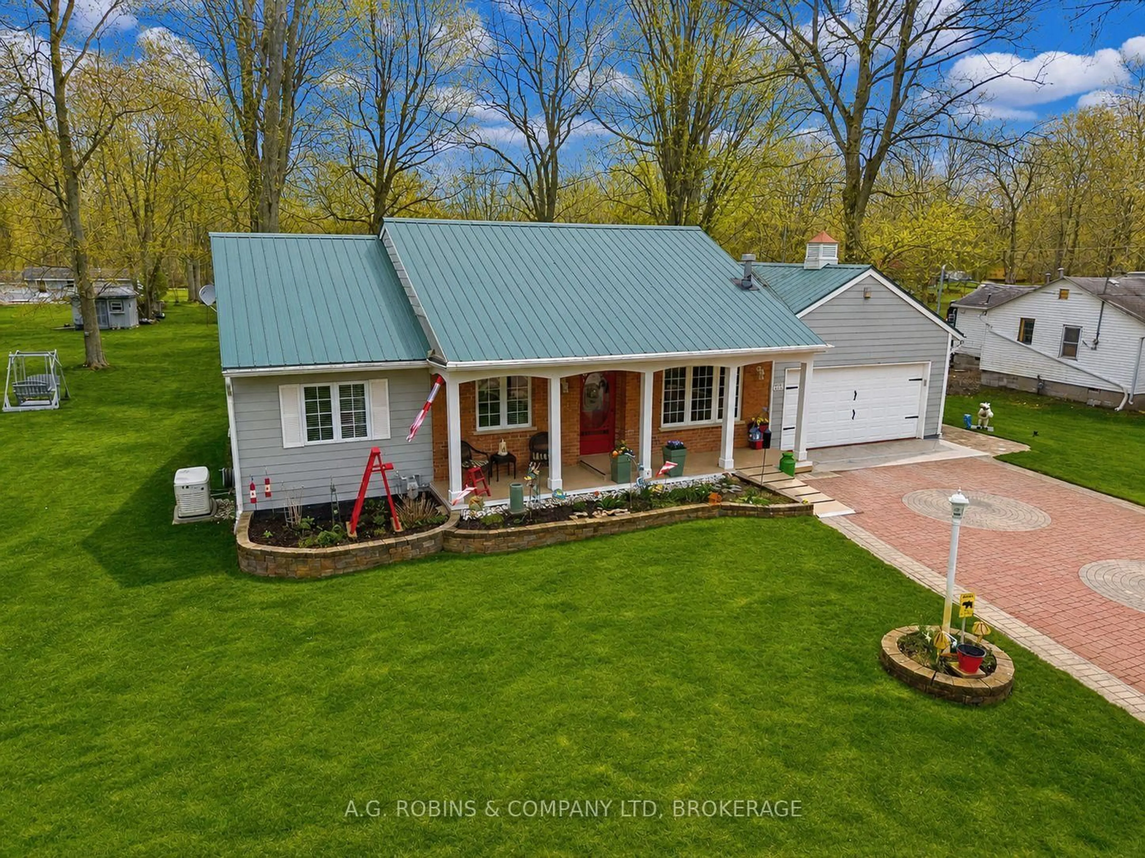 A pic from outside/outdoor area/front of a property/back of a property/a pic from drone, street for 633 Wyldewood Rd, Port Colborne Ontario L0S 1R0