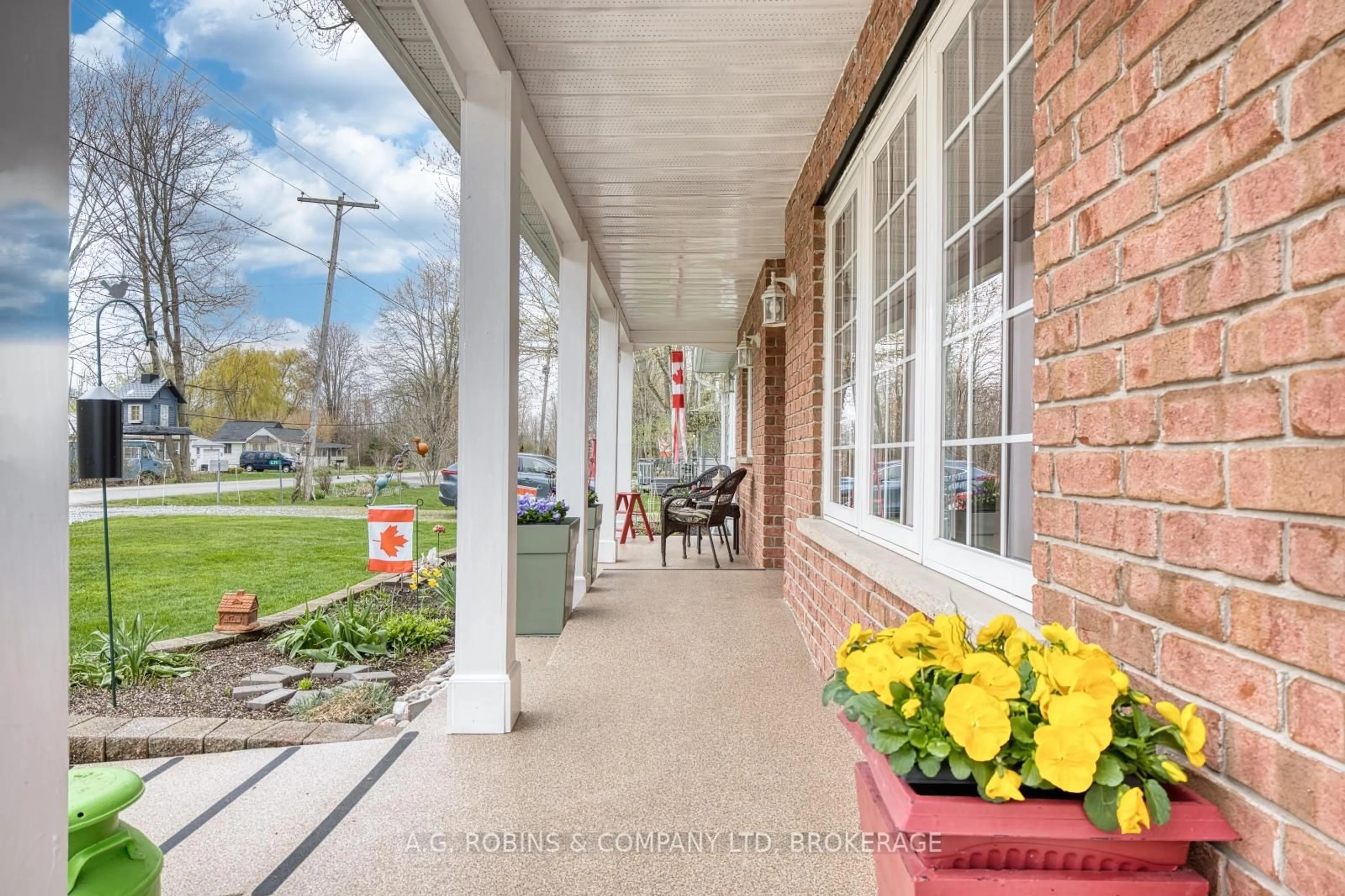 Patio, street for 633 Wyldewood Rd, Port Colborne Ontario L0S 1R0