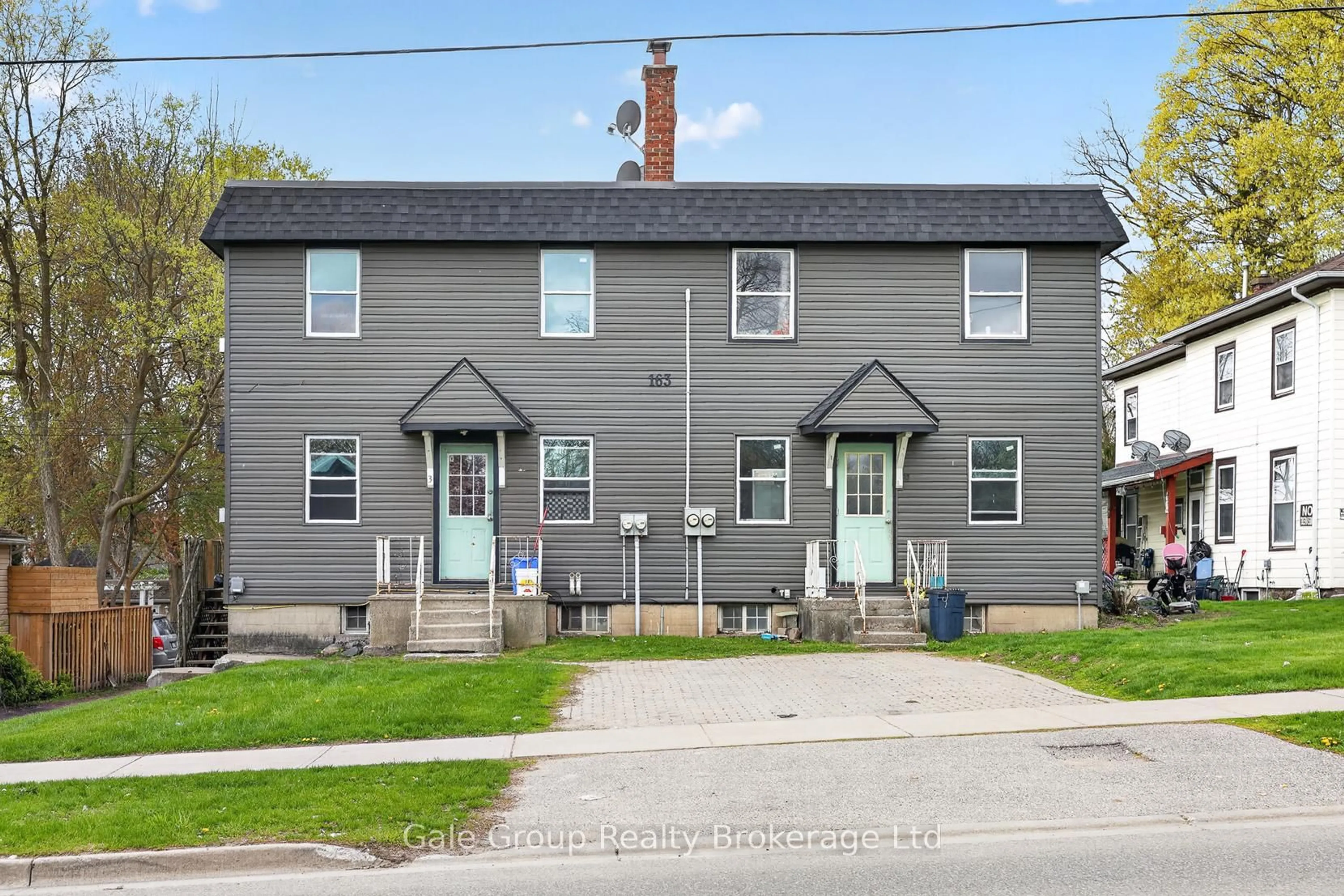 A pic from outside/outdoor area/front of a property/back of a property/a pic from drone, street for 163 Thames St, Ingersoll Ontario N5C 3E3