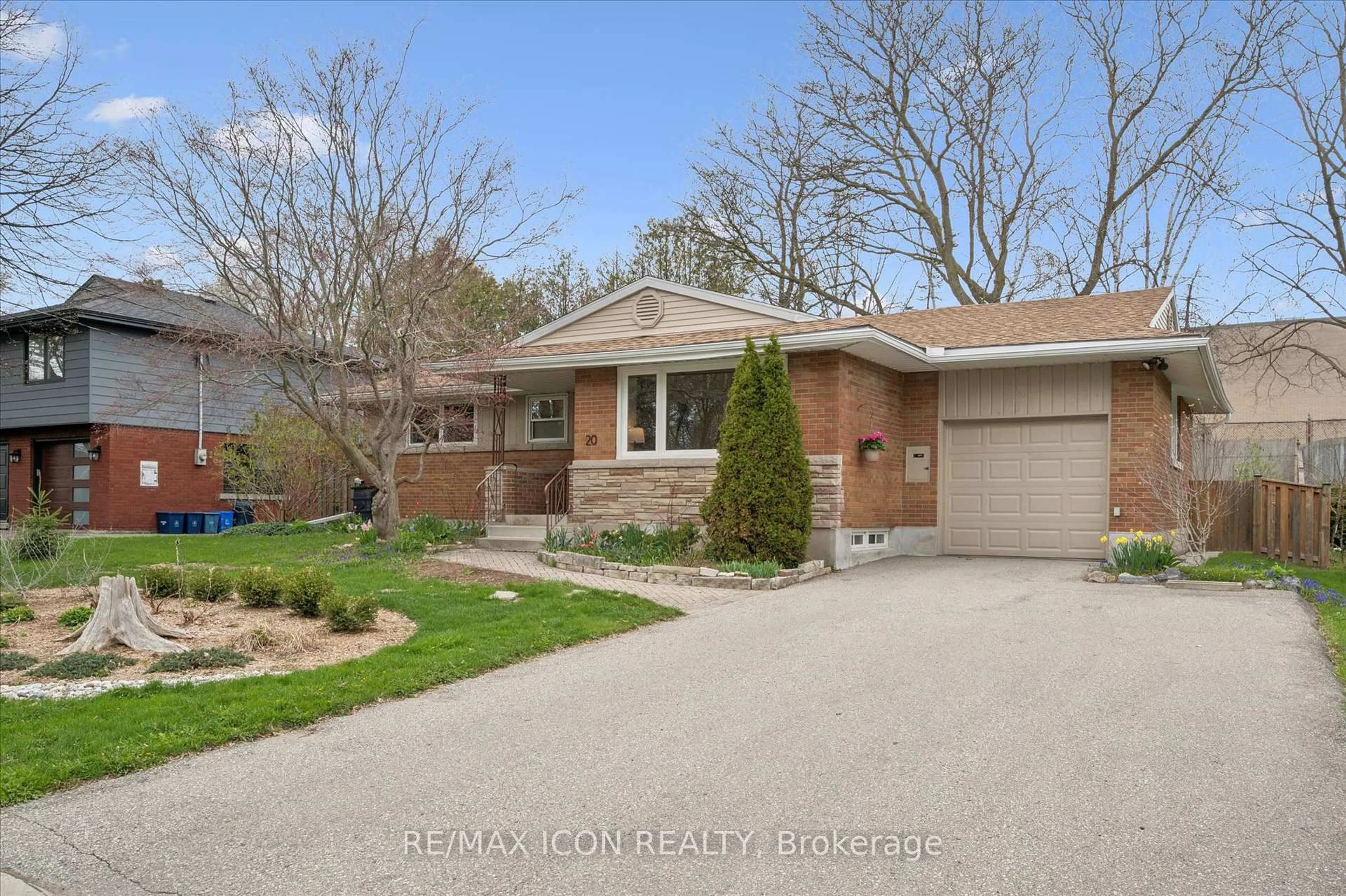 Home with brick exterior material, street for 20 Katherine Cres, Kitchener Ontario N2M 2K1