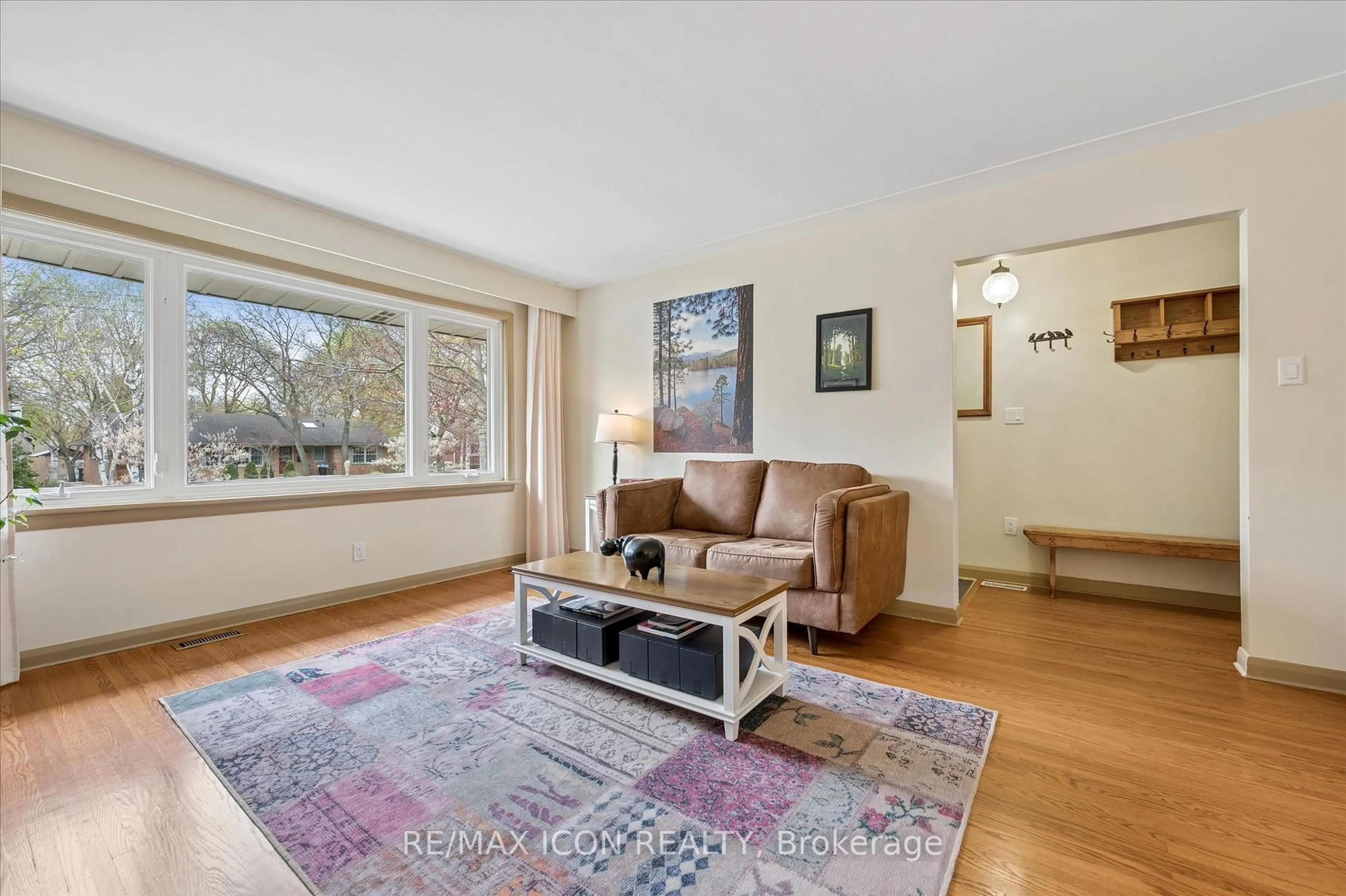 Living room with furniture, unknown for 20 Katherine Cres, Kitchener Ontario N2M 2K1