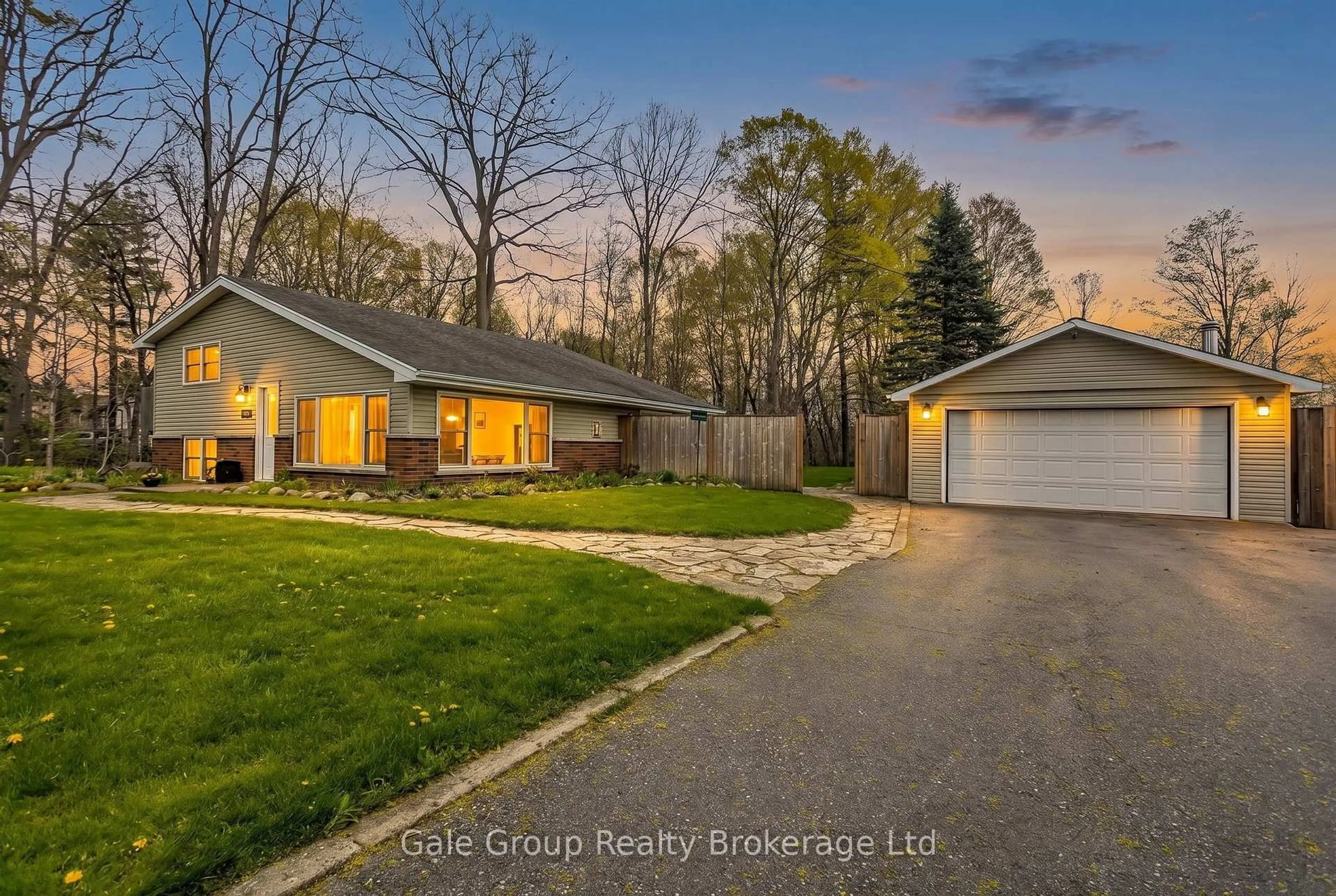 A pic from outside/outdoor area/front of a property/back of a property/a pic from drone, street for 197 Minnie St, Thames Centre Ontario N0L 1G0
