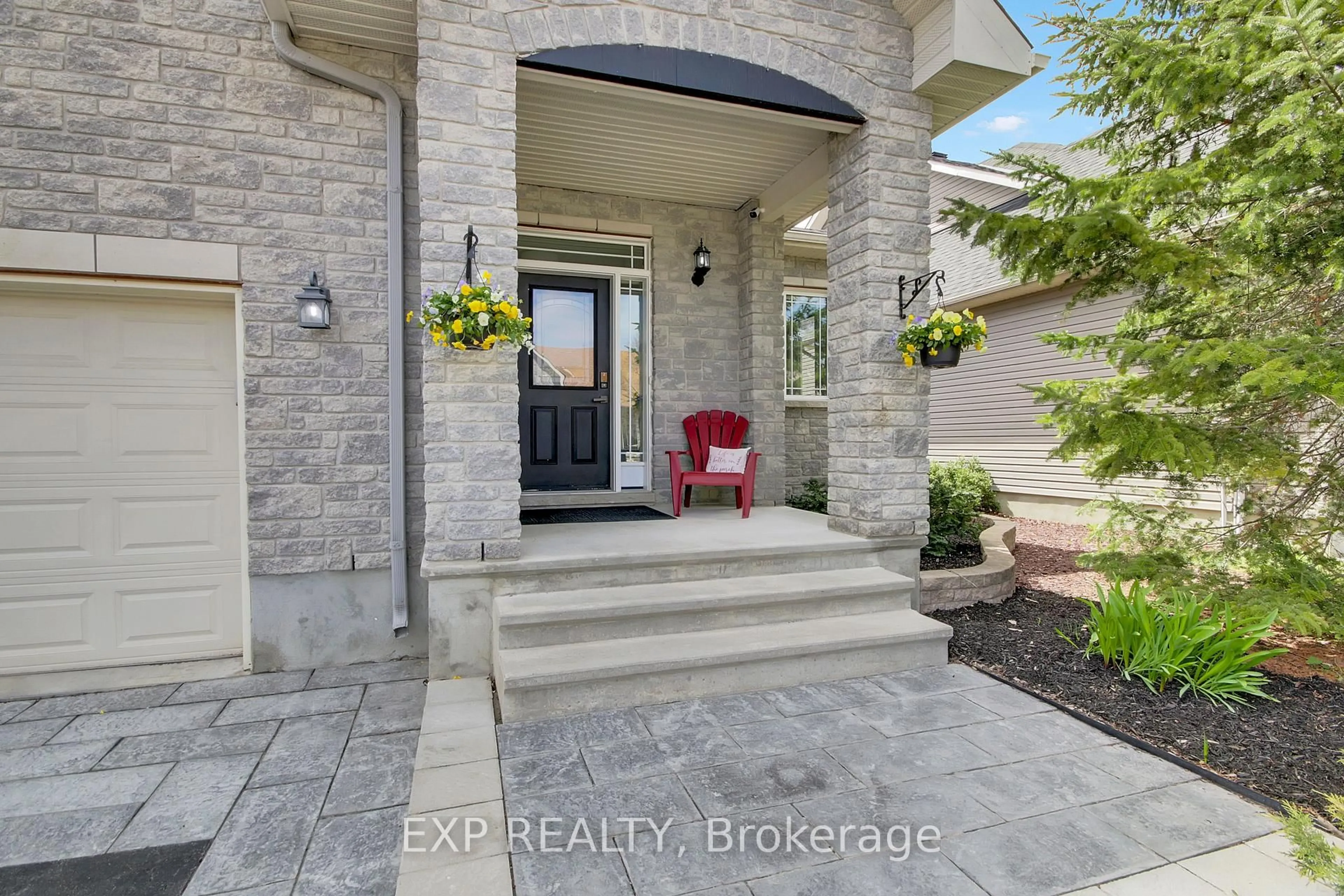 Indoor entryway for 88 Mcgregor St, Carleton Place Ontario K7C 0B8