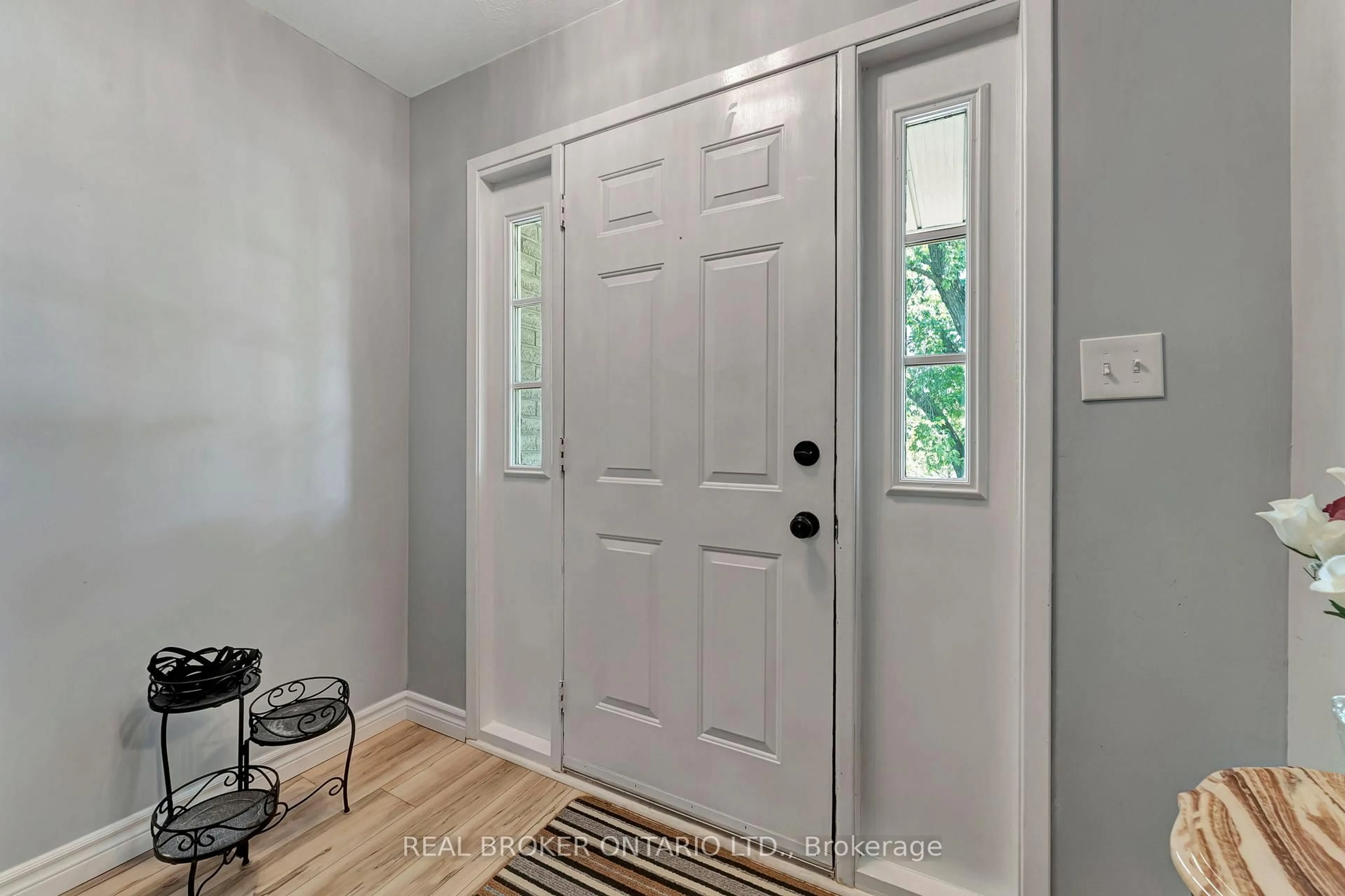 Indoor entryway for 392 Mill St, Woodstock Ontario N4S 7V6