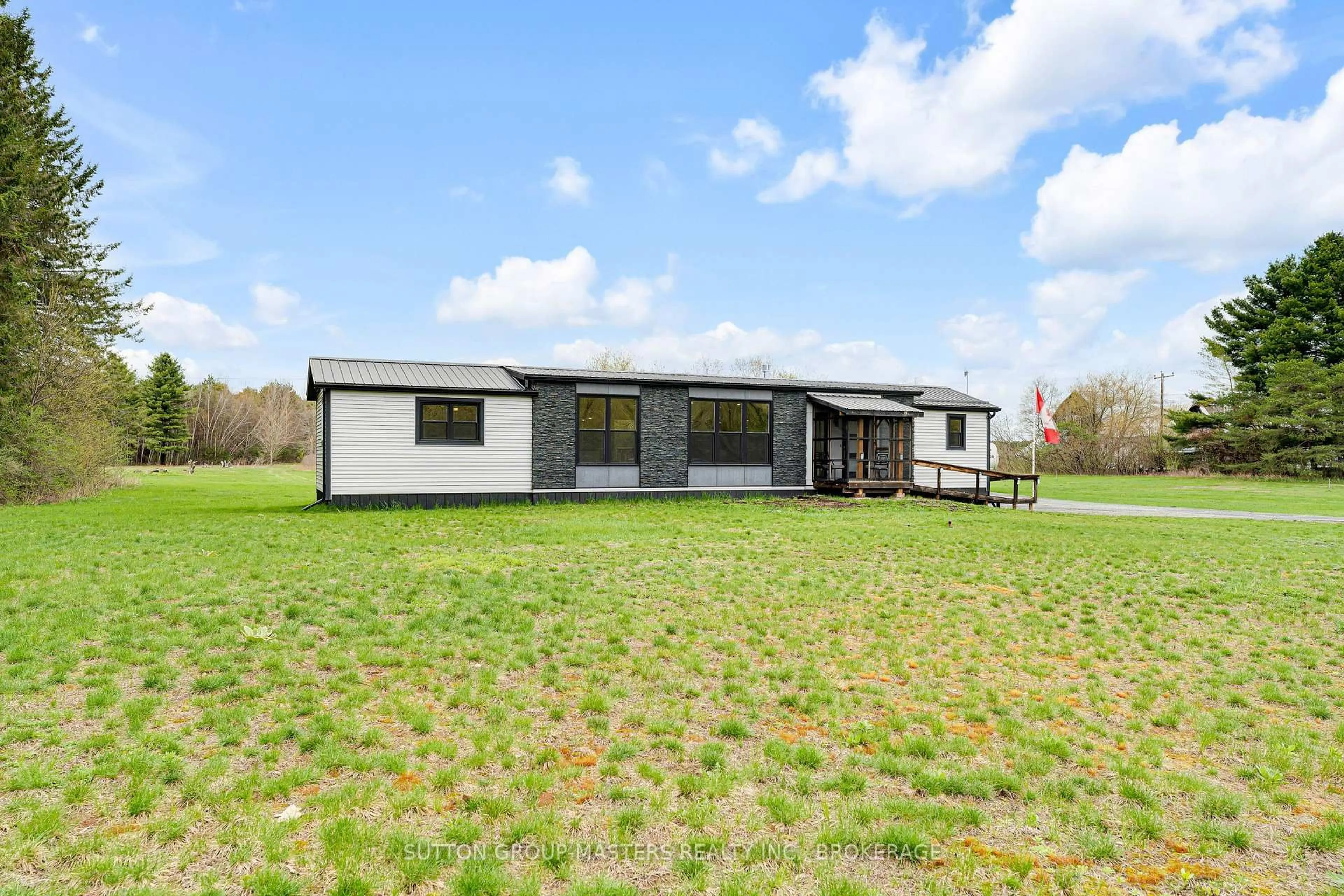 A pic from outside/outdoor area/front of a property/back of a property/a pic from drone, building for 3680 Brewers Mills Rd, Seeley's Bay Ontario K0H 2N0