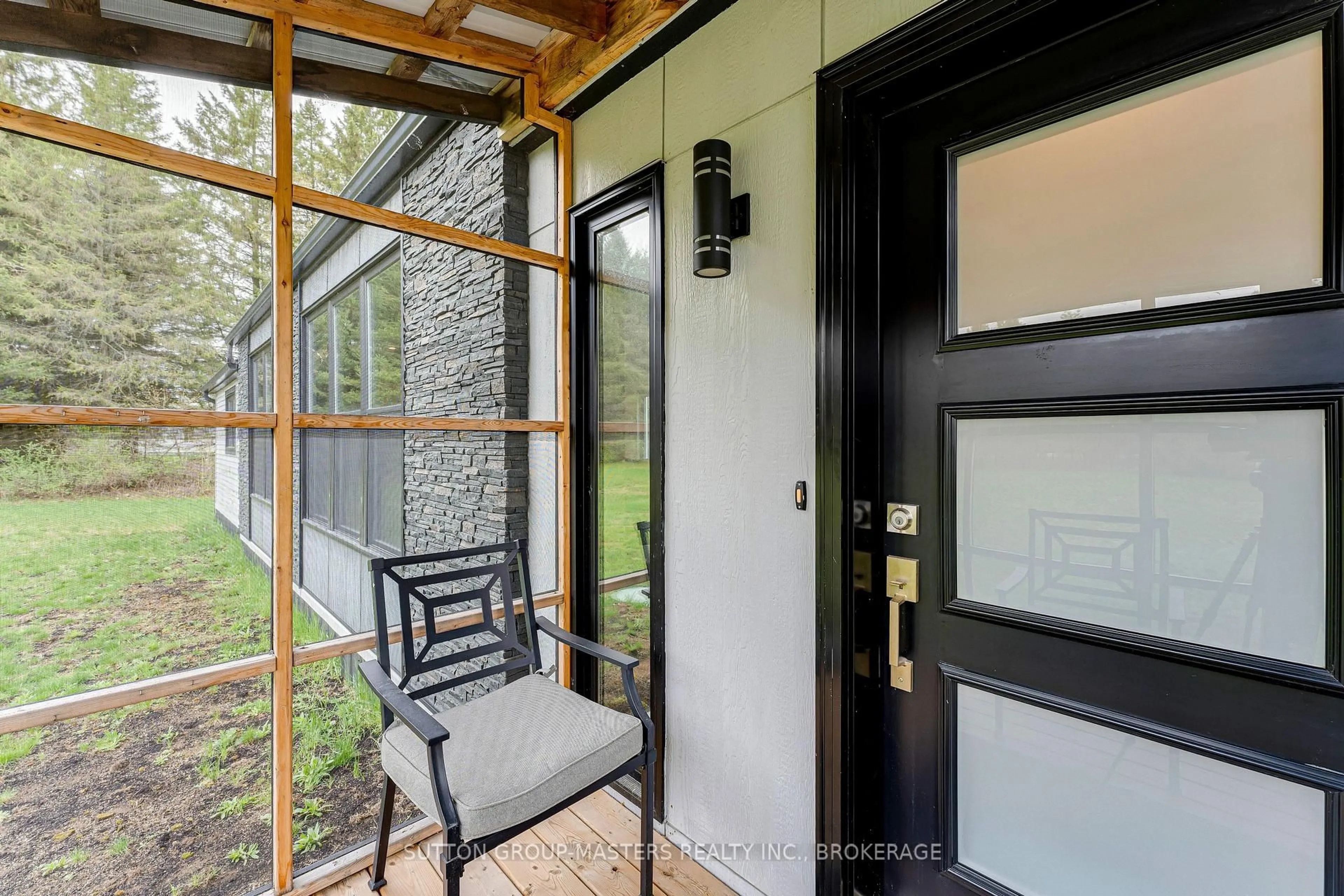 Indoor entryway for 3680 Brewers Mills Rd, Seeley's Bay Ontario K0H 2N0