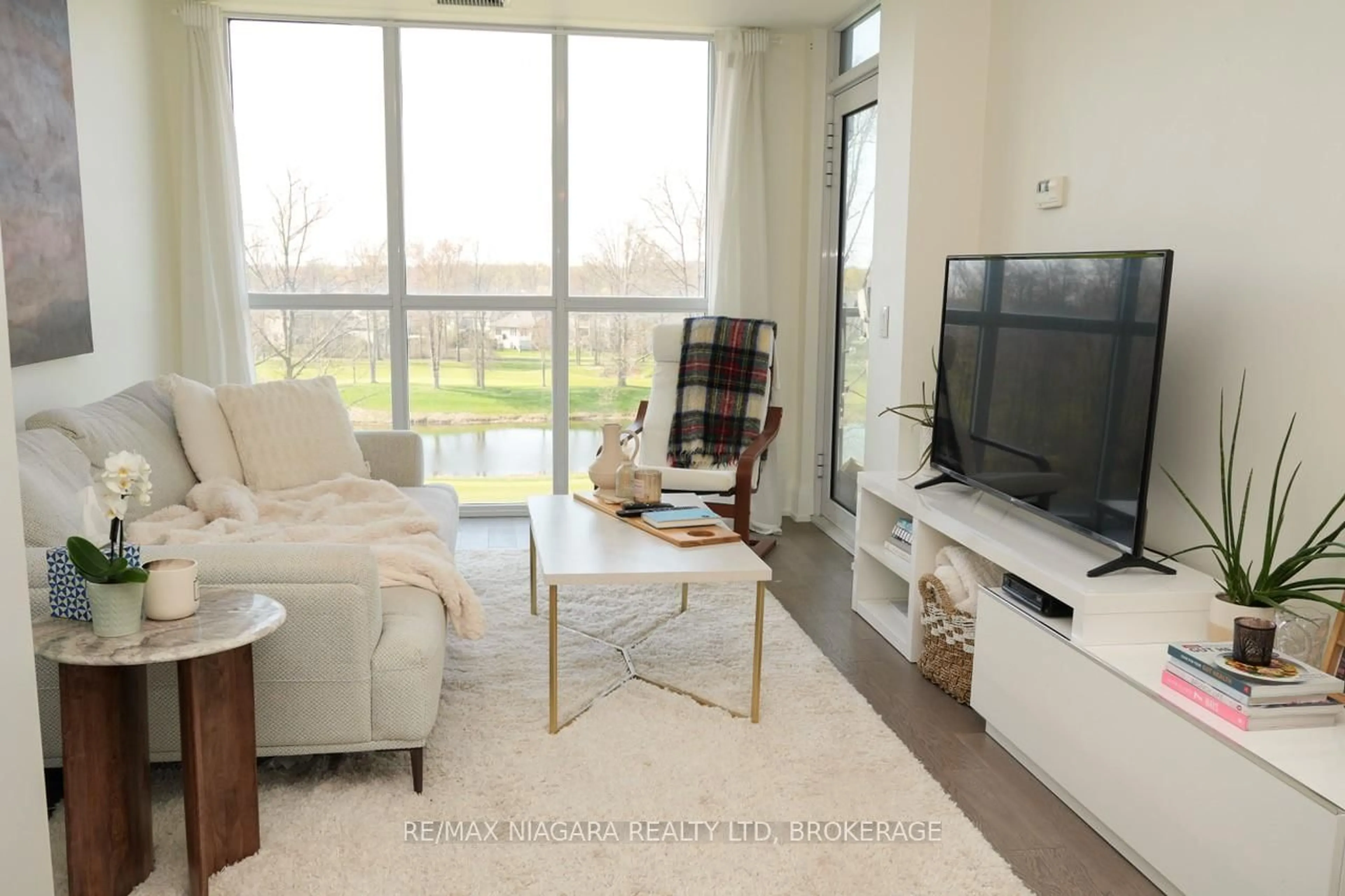 Living room with furniture, unknown for 7711 GreenVista Gate #523, Niagara Falls Ontario L2H 1R1
