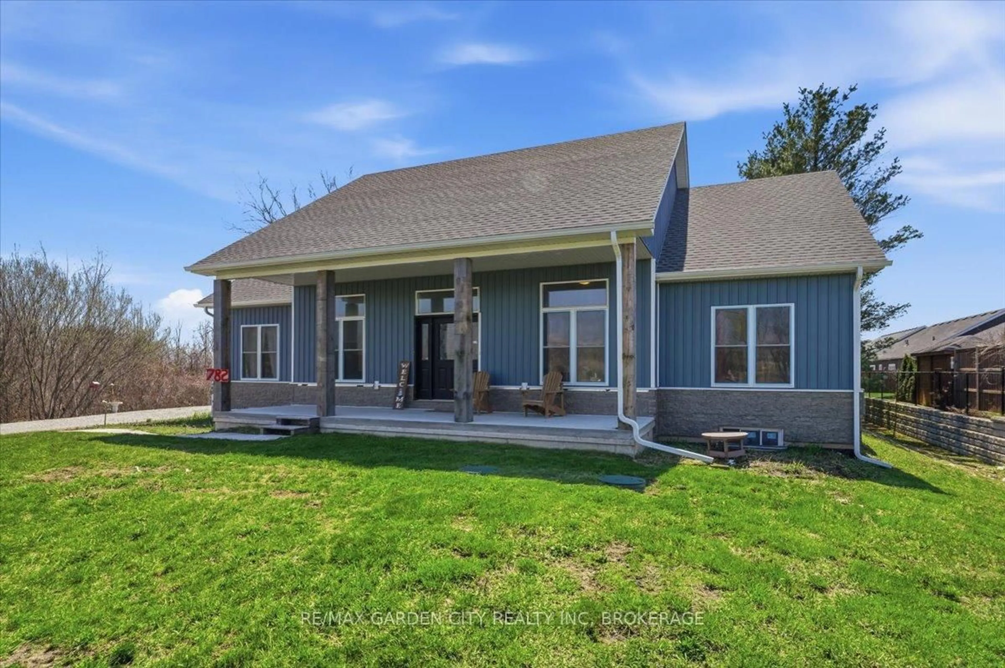 Home with vinyl exterior material, unknown for 782 North Shore Dr, Haldimand Ontario N1A 2W5