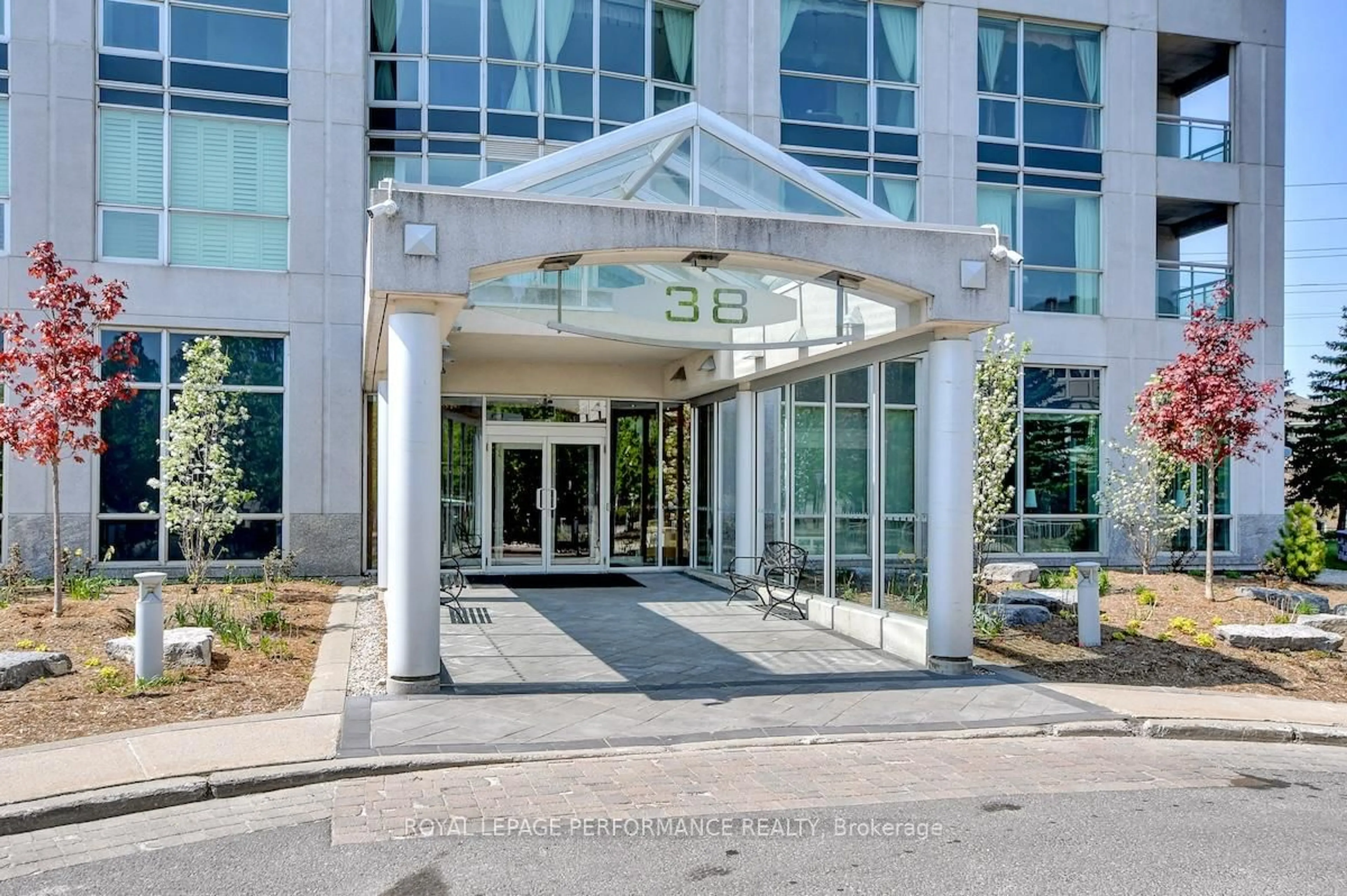 Indoor foyer for 38 Metropole Private #2601, Ottawa Ontario K1Z 1E9