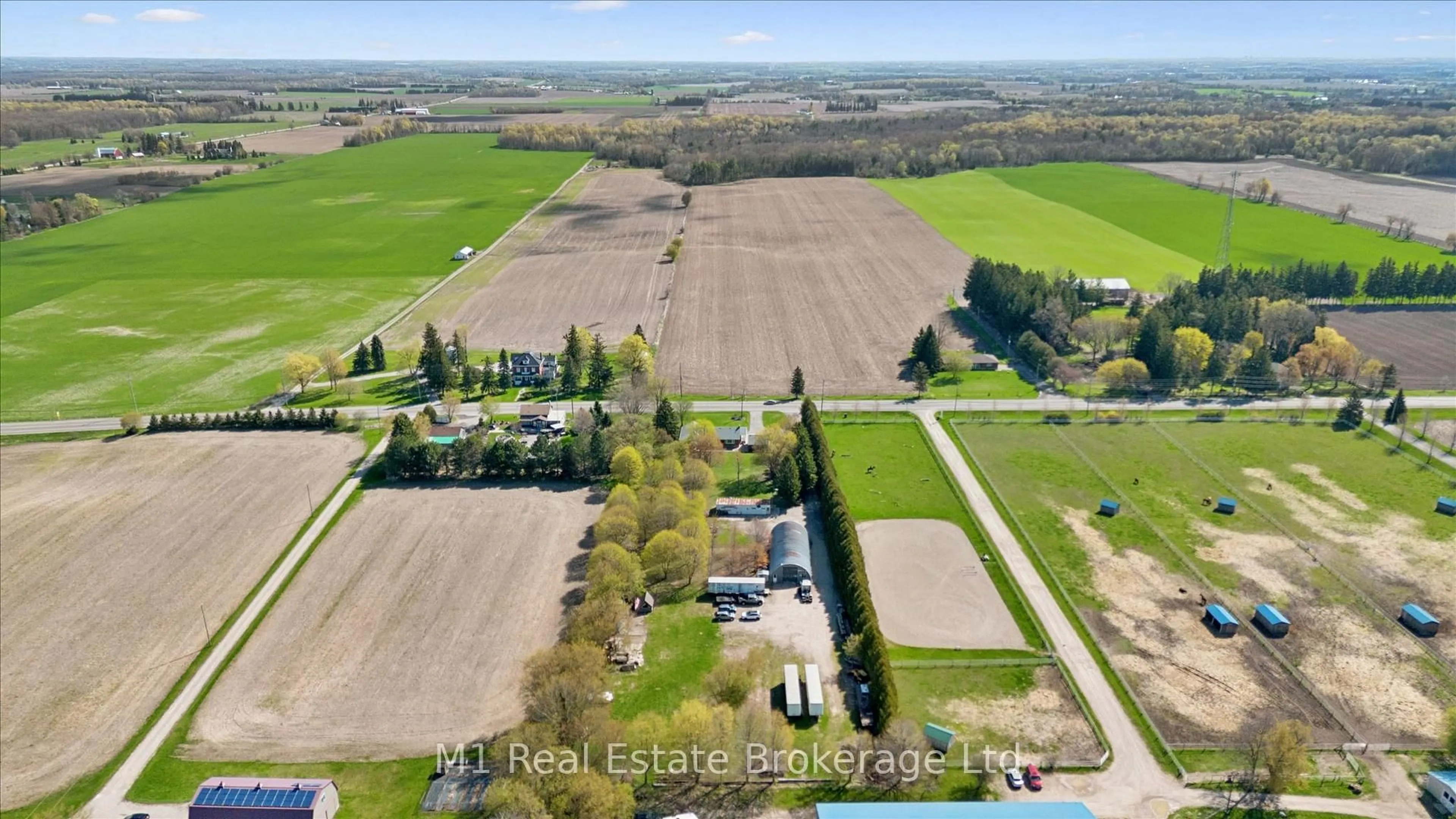 A pic from outside/outdoor area/front of a property/back of a property/a pic from drone, street for 667 Sawmill Rd, Woolwich Ontario N2J 4G8