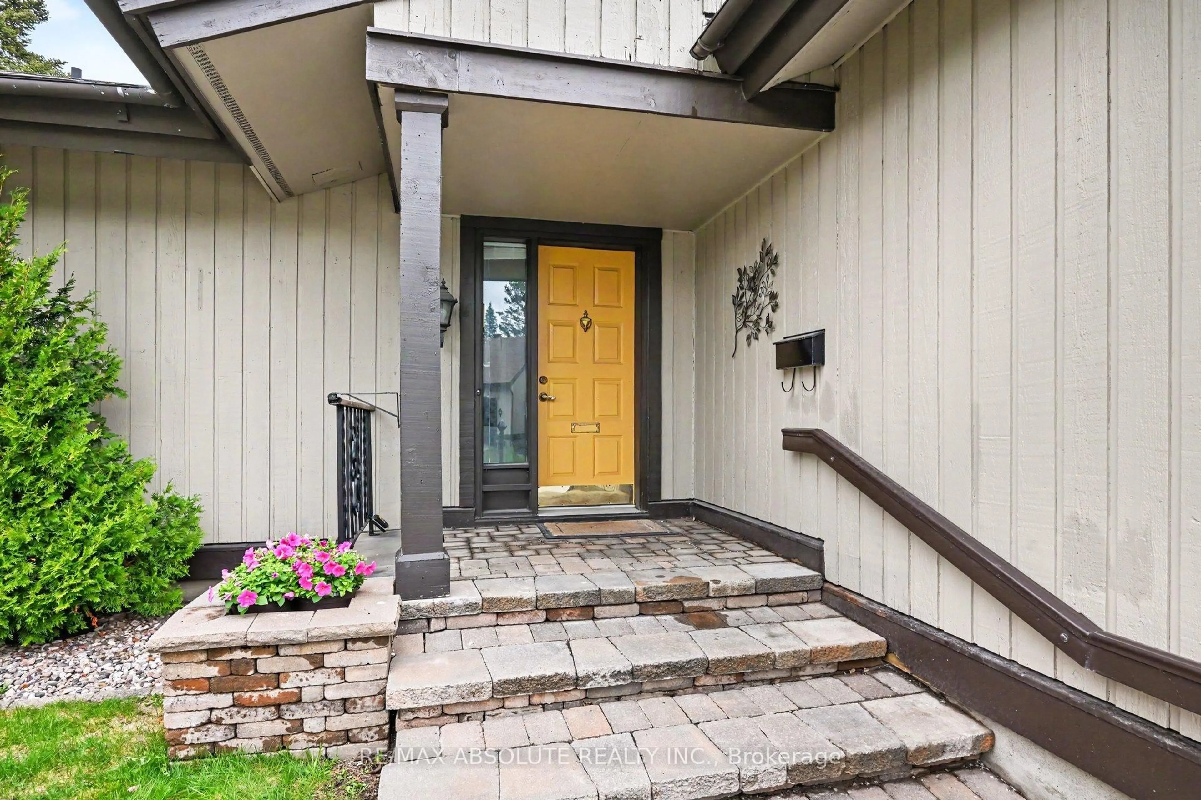 Indoor entryway for 31 Spyglass Rdge, Stittsville Ontario K2S 1L3