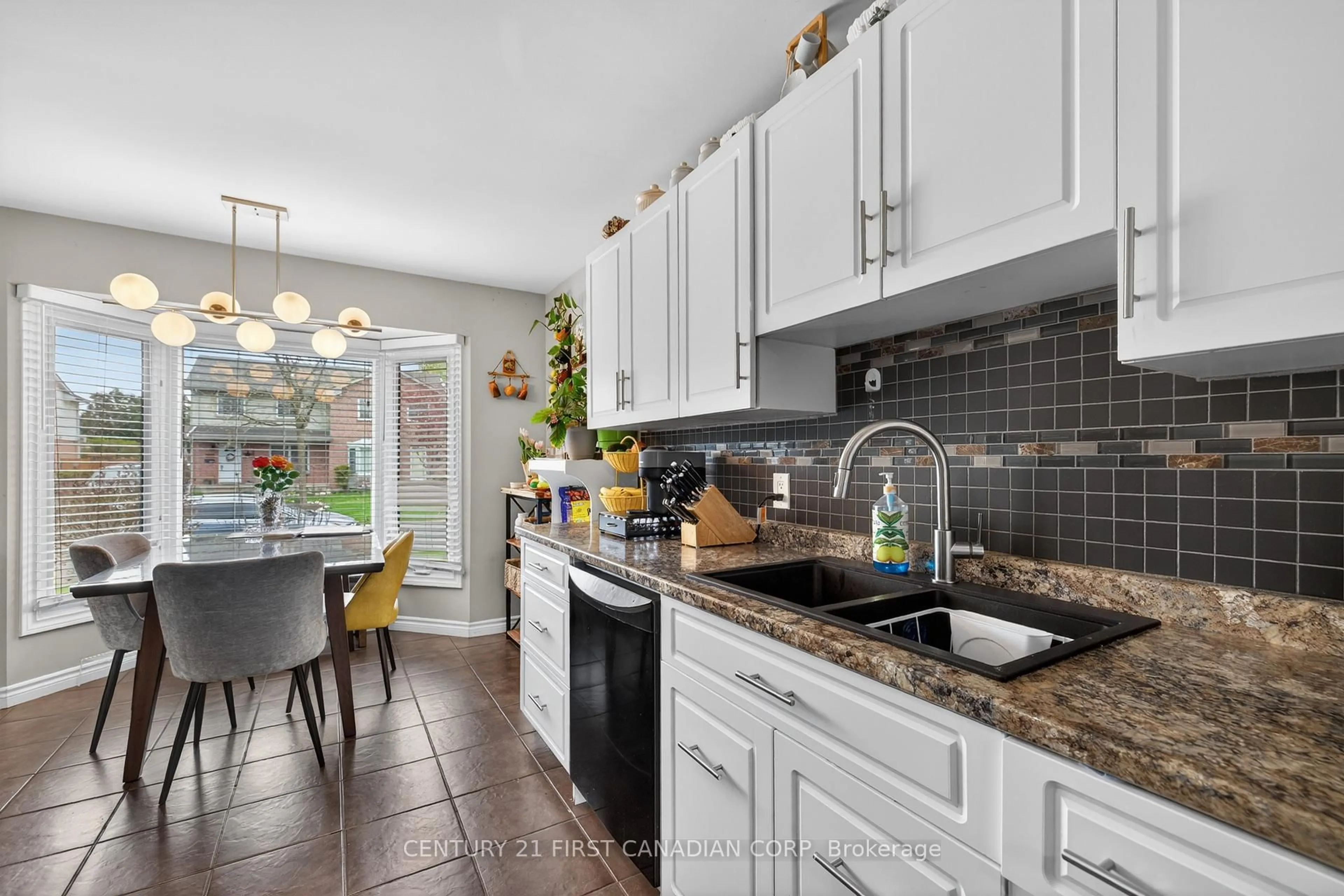 Open concept kitchen, ceramic/tile floor for 195 Martinet Ave, London East Ontario N5V 4K3