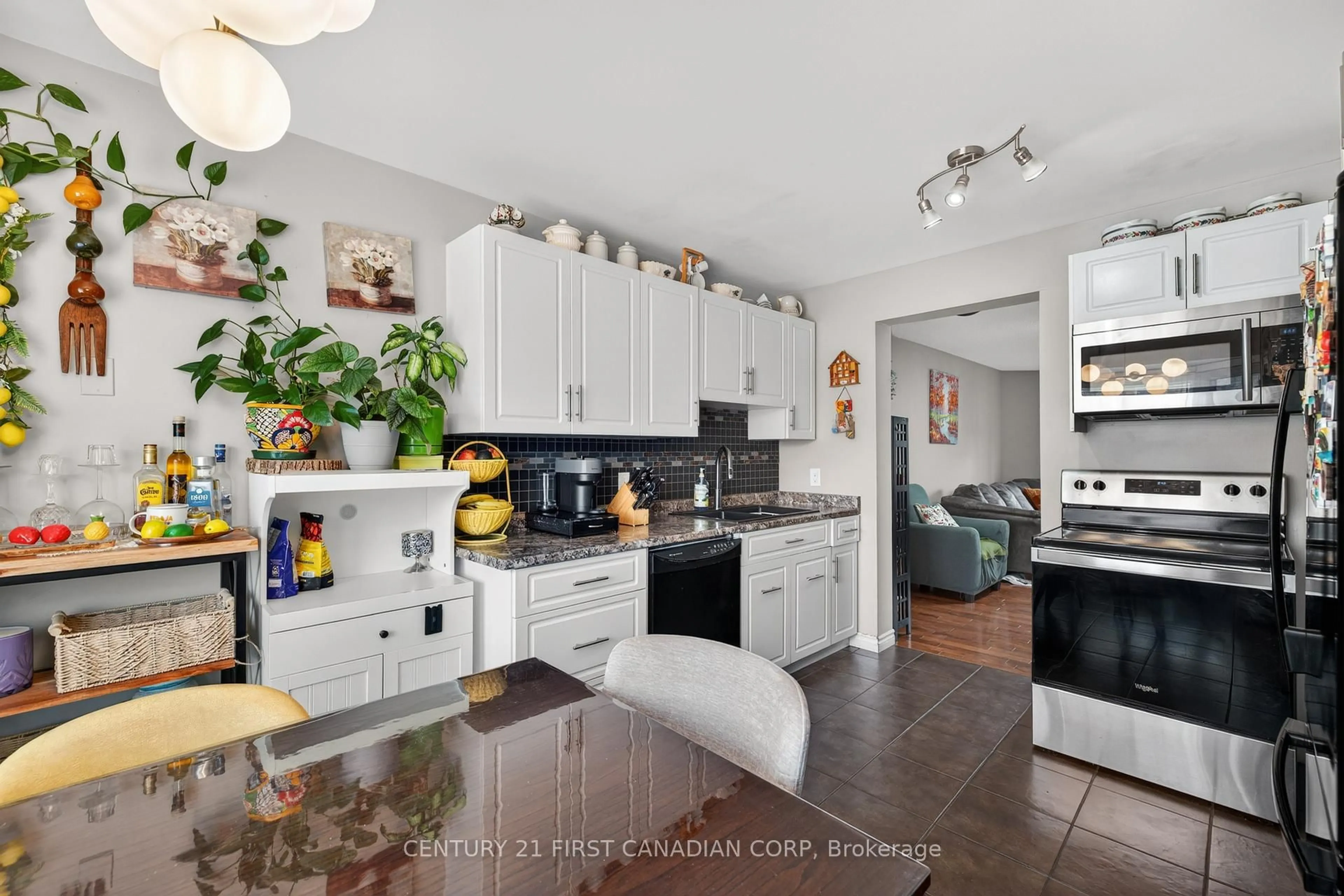 Open concept kitchen, ceramic/tile floor for 195 Martinet Ave, London East Ontario N5V 4K3