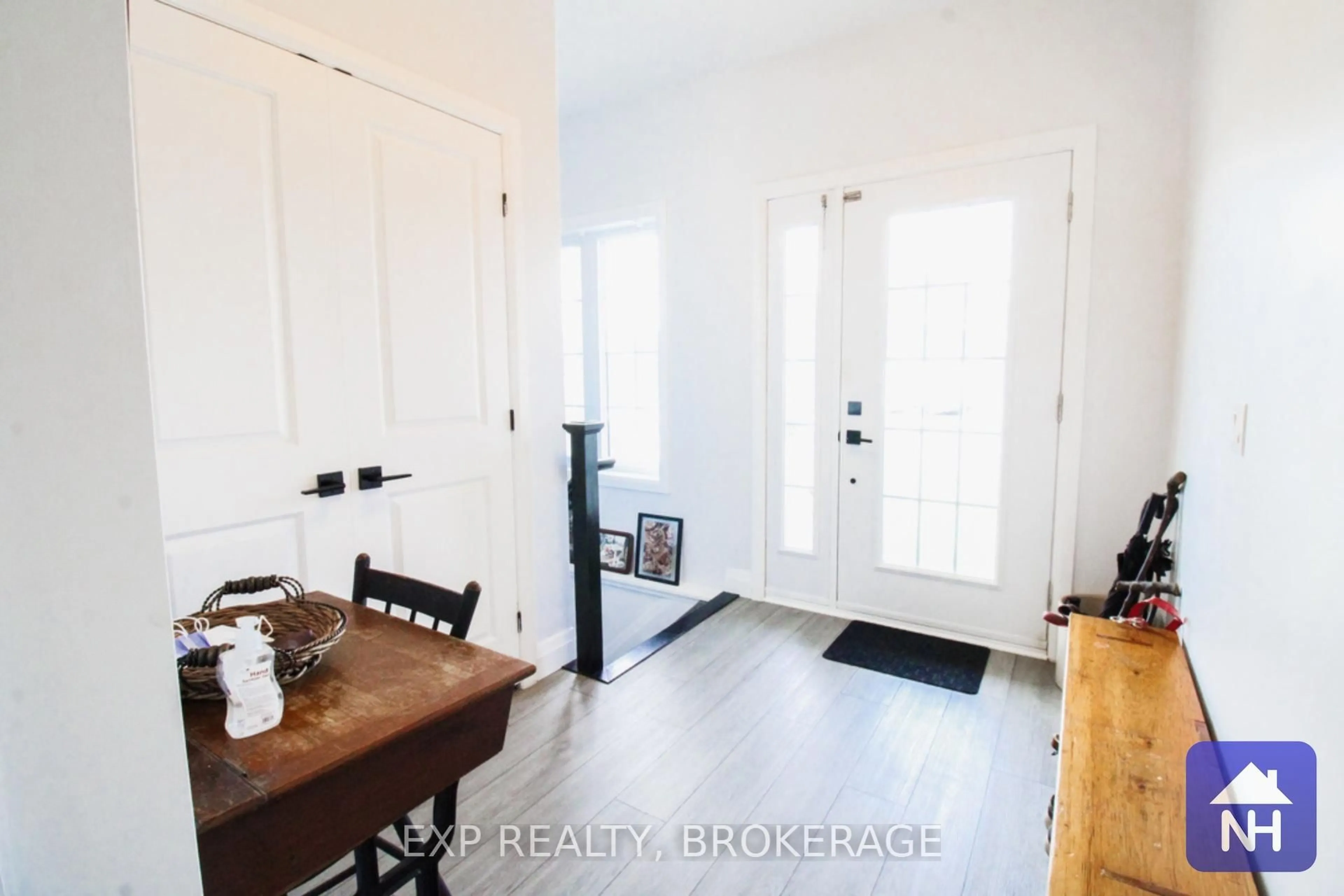 Indoor entryway for 75 POTTER Dr, Bissett Creek Ontario K0H 2H0