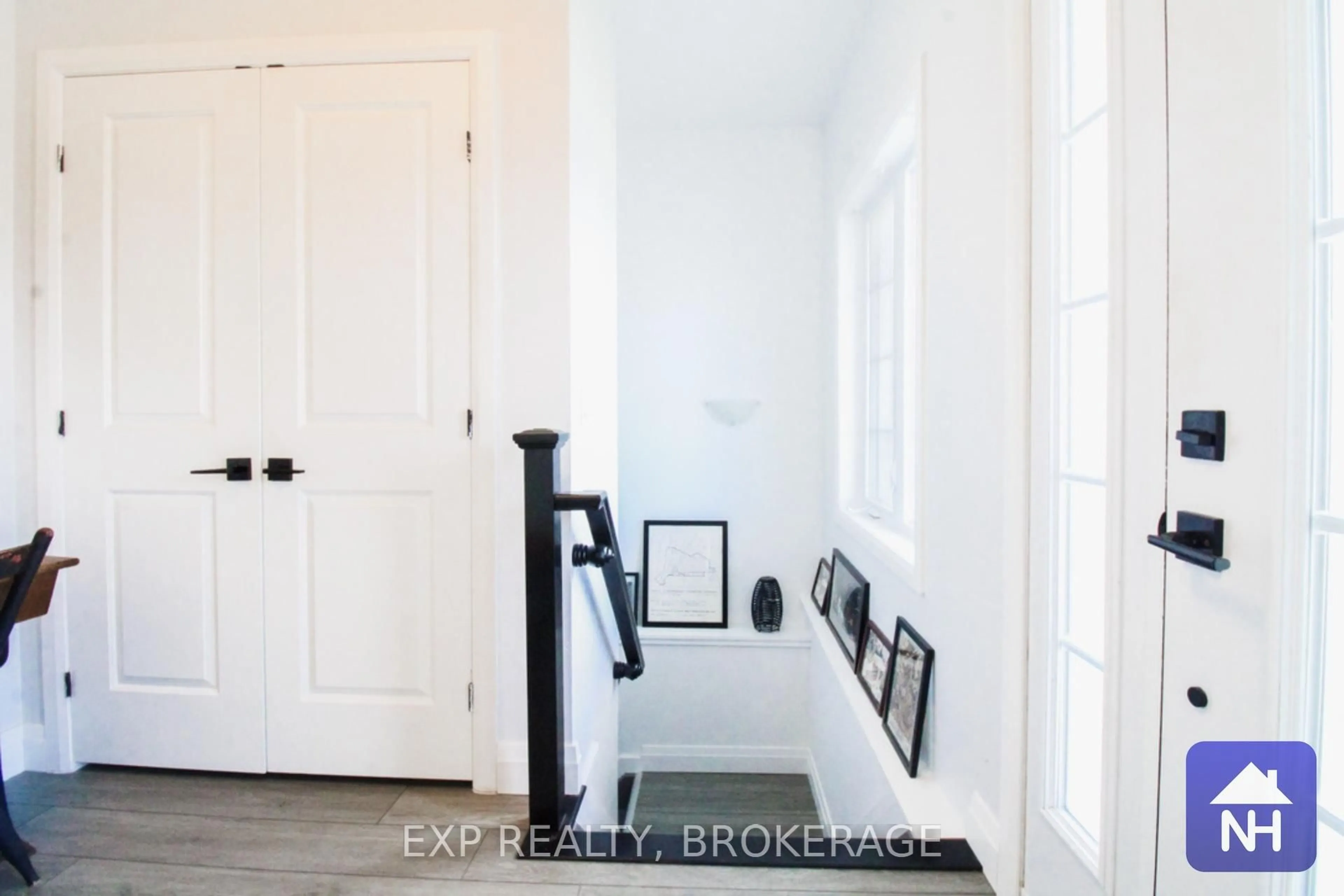 Indoor entryway for 75 POTTER Dr, Bissett Creek Ontario K0H 2H0