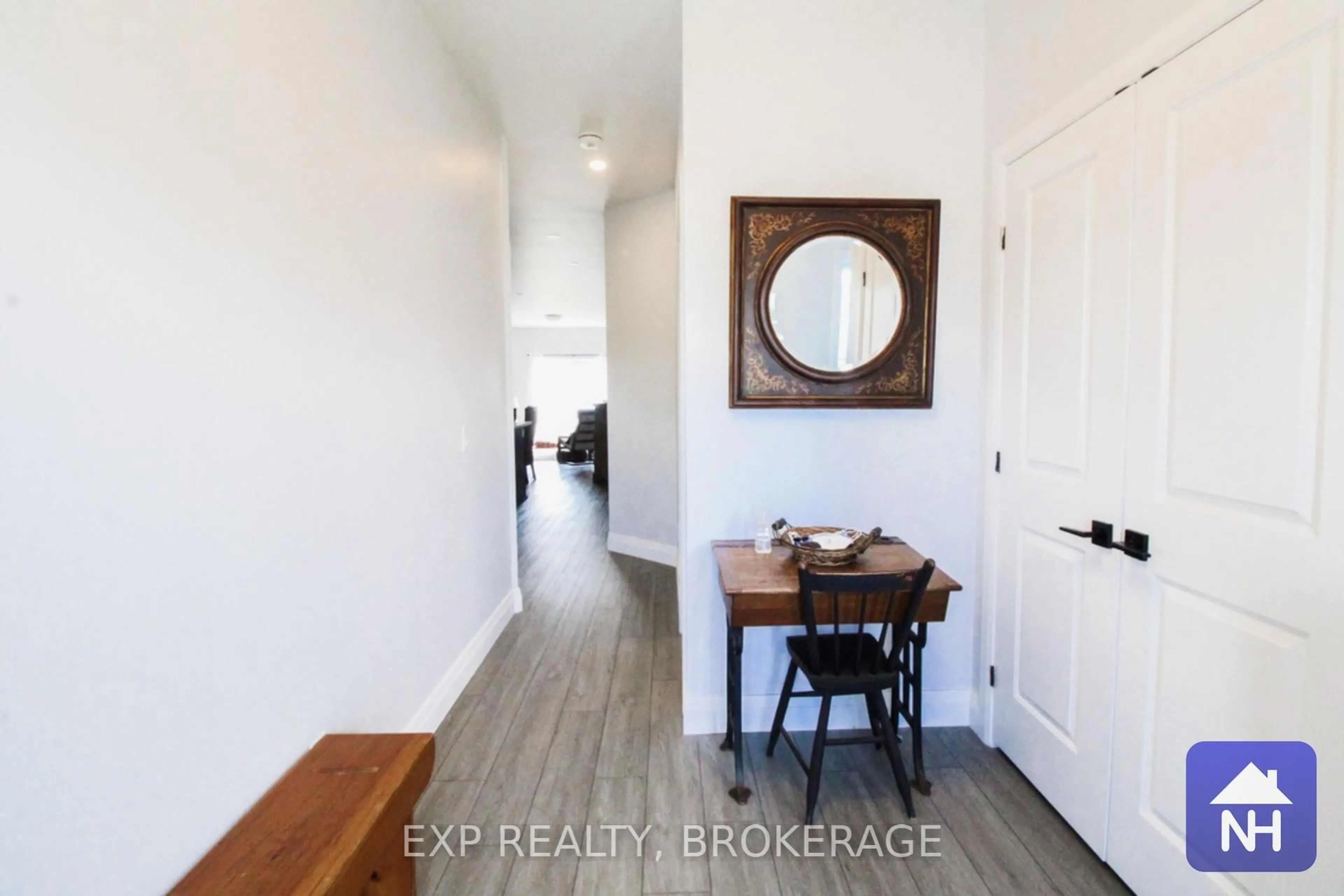 Indoor entryway for 75 POTTER Dr, Bissett Creek Ontario K0H 2H0
