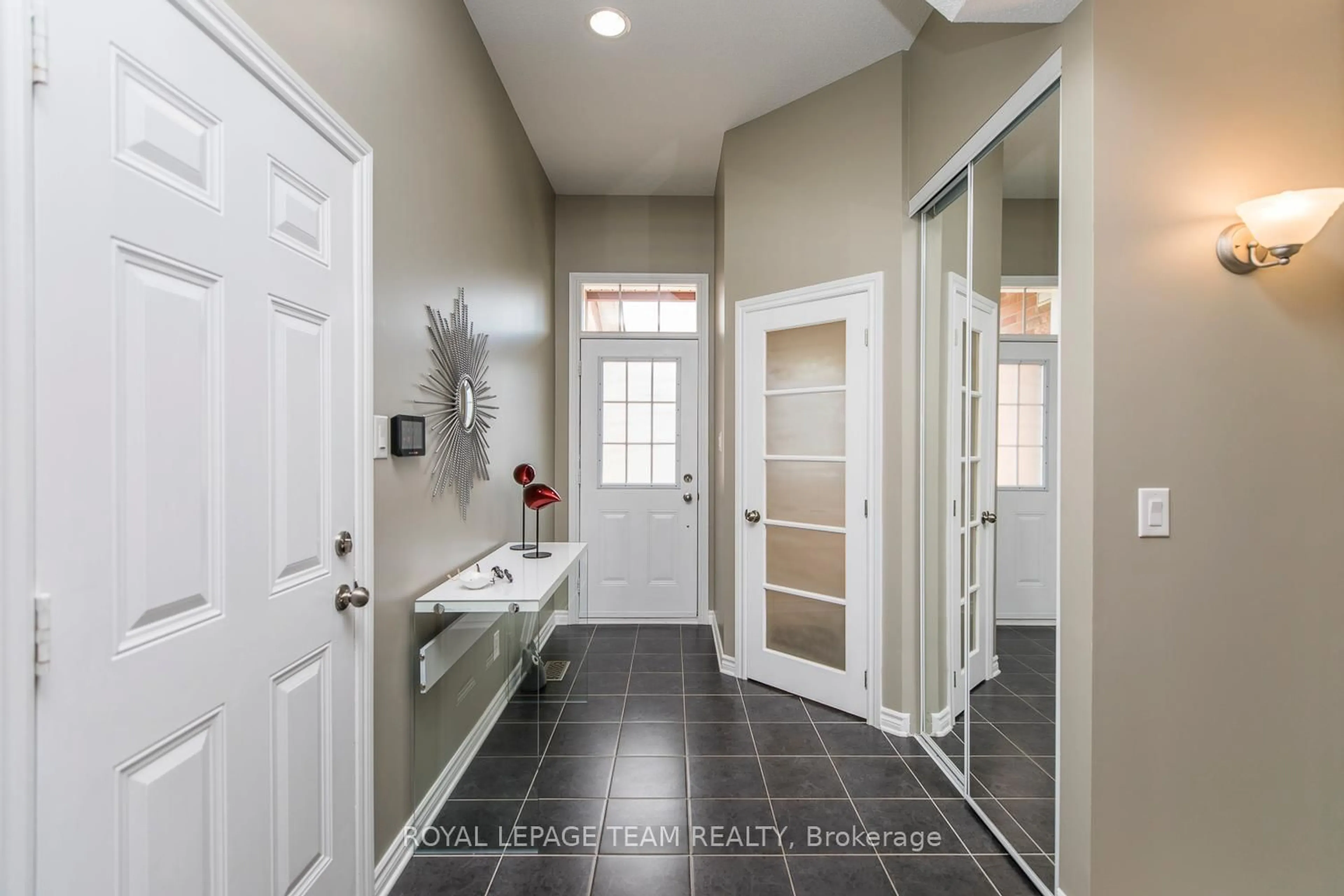 Indoor entryway for 764 Bowercrest Cres, Ottawa Ontario K1V 2K3