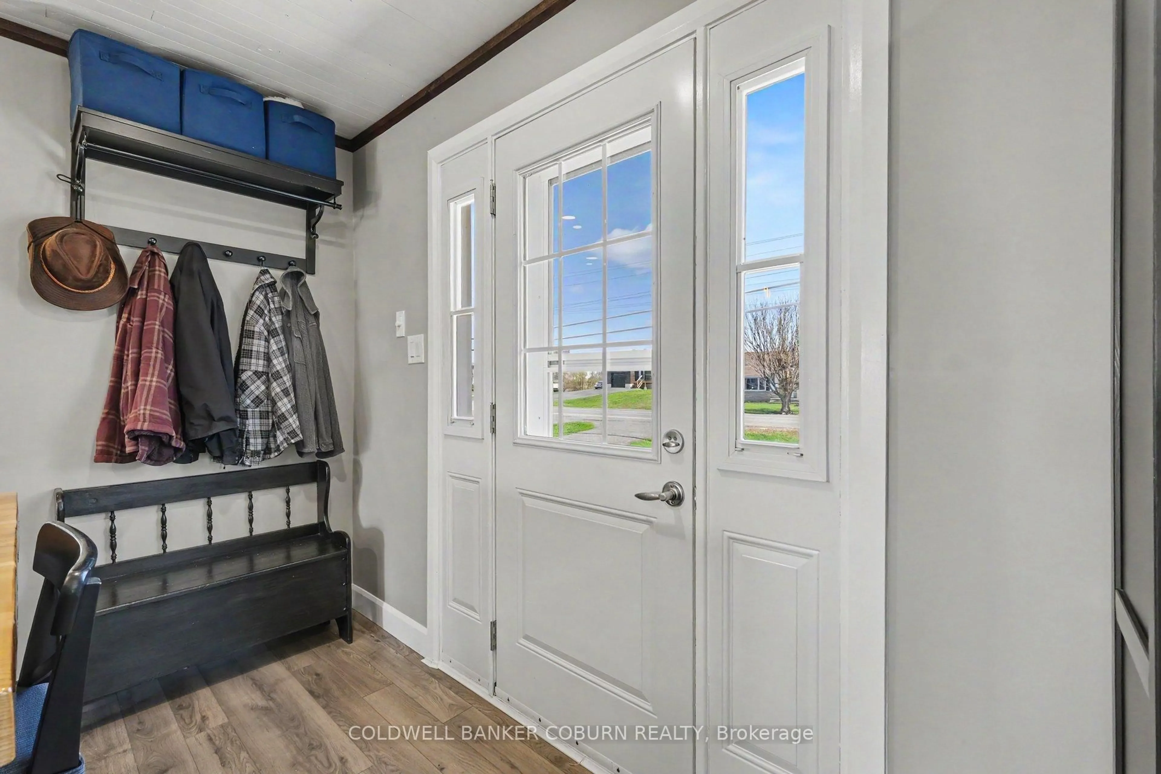 Indoor entryway for 2590 County 7 Rd, North Dundas Ontario K0C 1H0