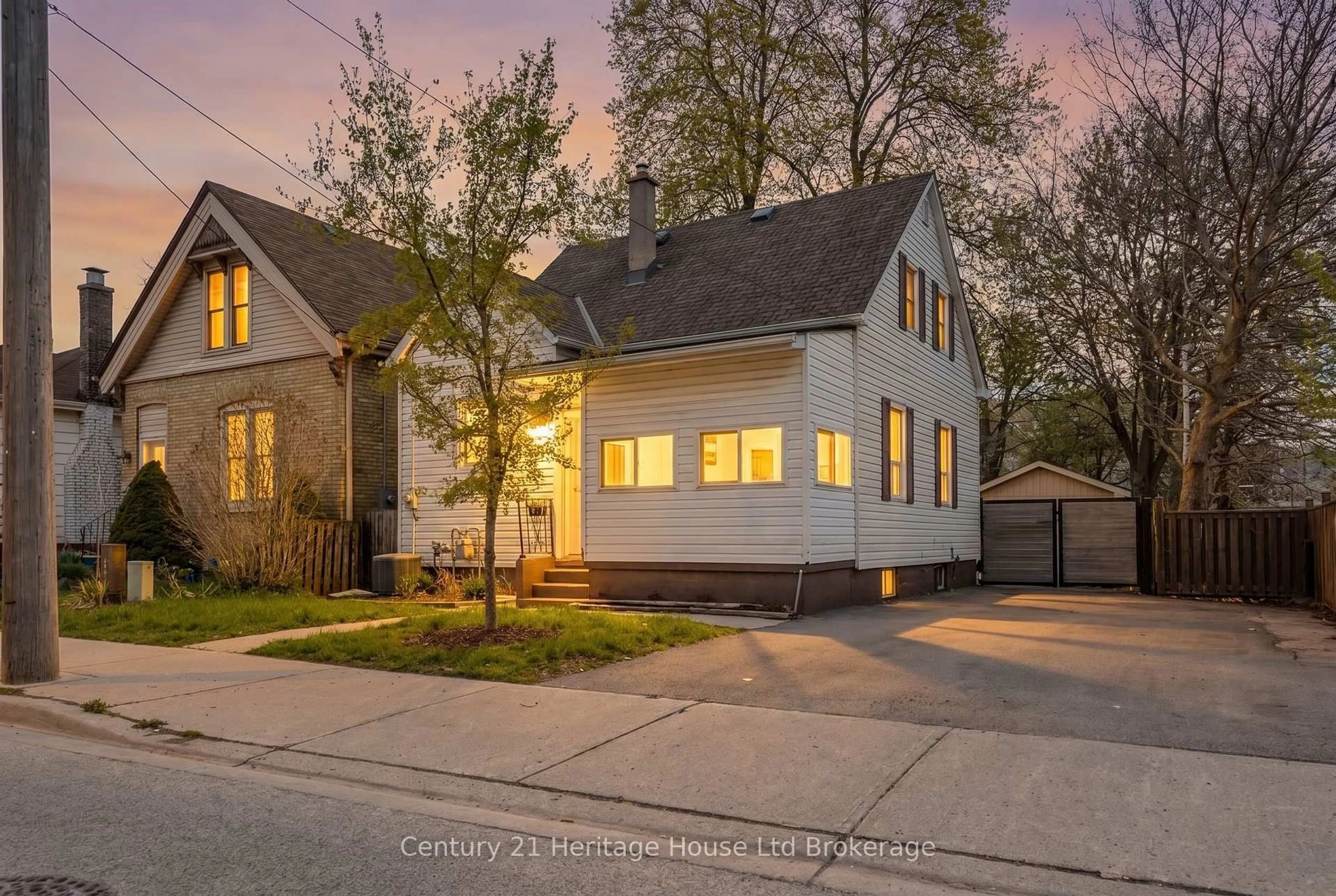 Home with brick exterior material, street for 1098 Frances St, London East Ontario N5W 2L7