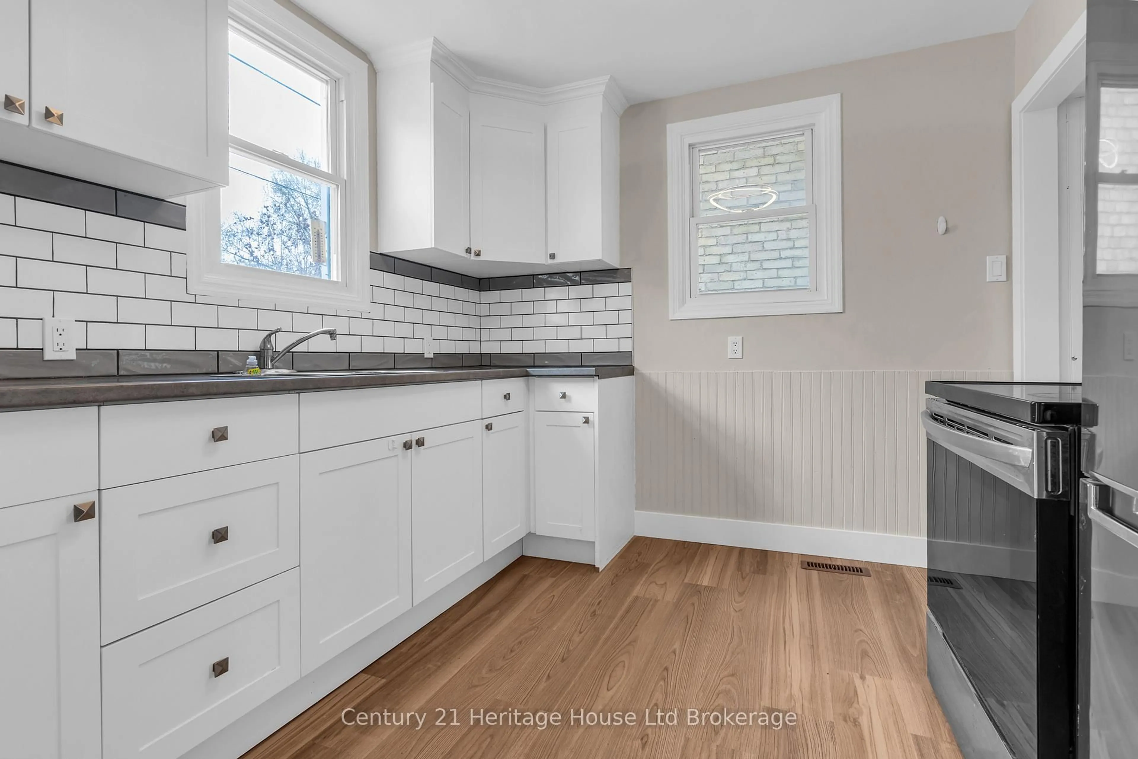 Unknown for 1098 Frances St, London East Ontario N5W 2L7