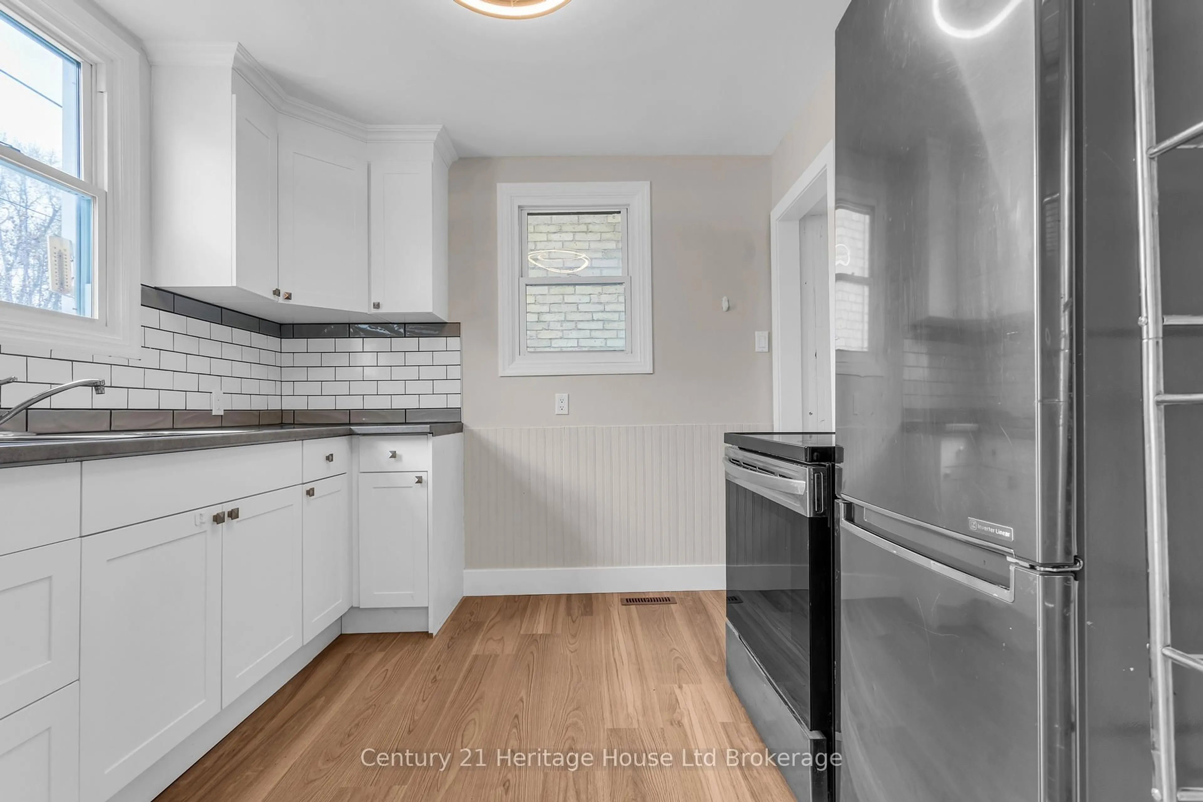 Unknown for 1098 Frances St, London East Ontario N5W 2L7