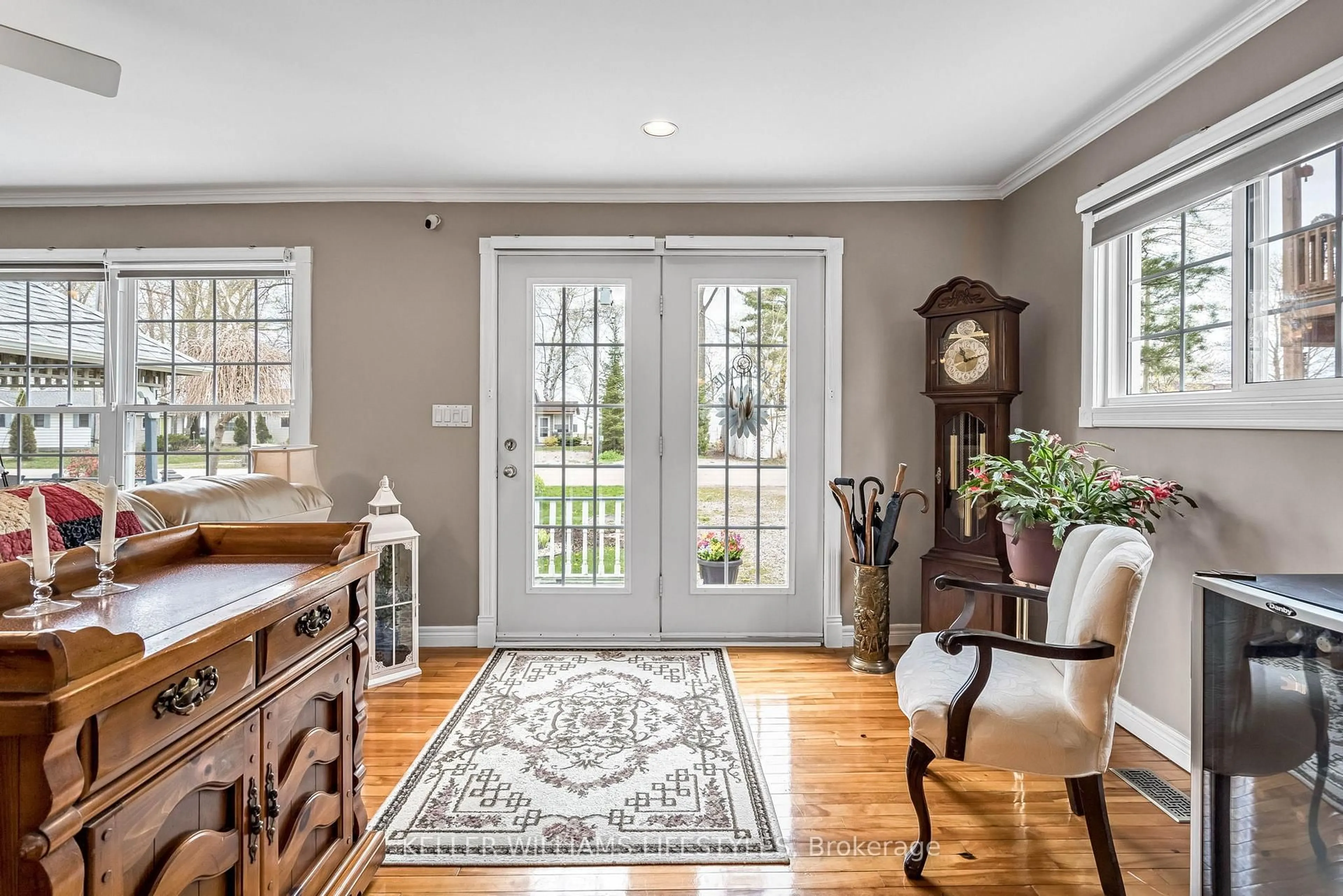 Indoor entryway for 9900 Lake Rd, Lambton Shores Ontario N0N 1J2