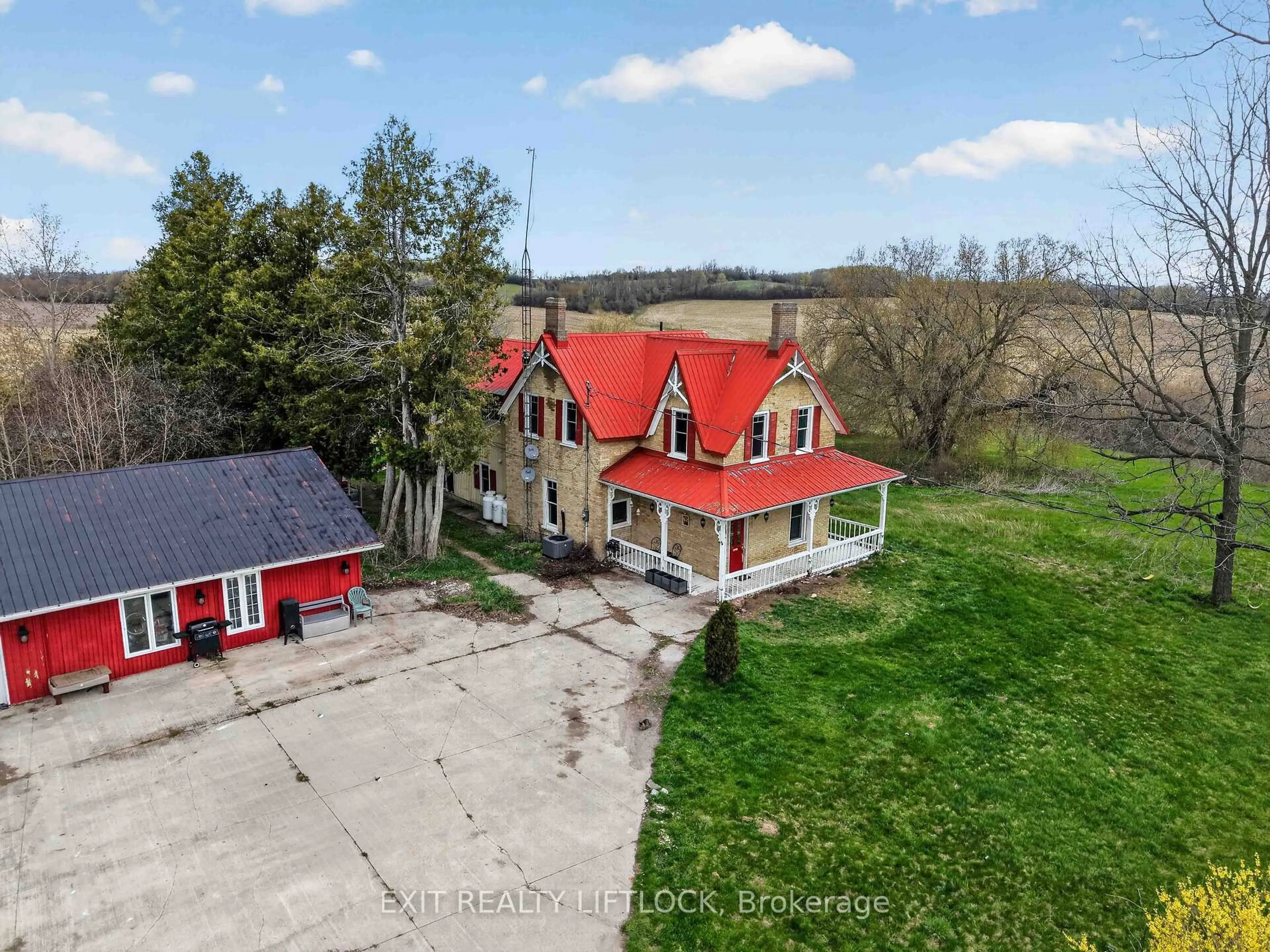 A pic from outside/outdoor area/front of a property/back of a property/a pic from drone, building for 94 Hannah Rd, Otonabee-South Monaghan Ontario K0L 1B0
