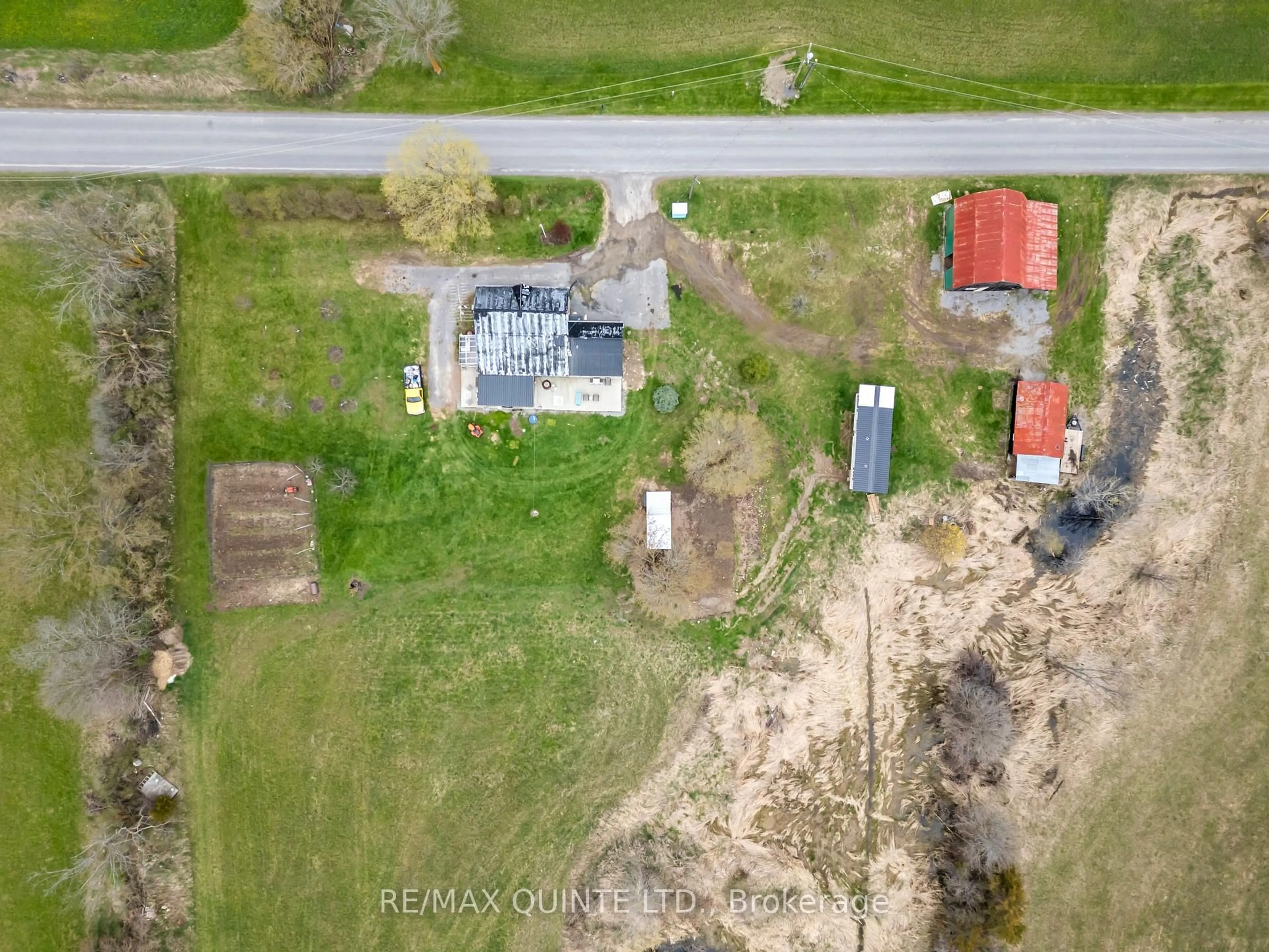 A pic from outside/outdoor area/front of a property/back of a property/a pic from drone, building for 912 Carmel Rd, Stirling Ontario K0K 3E0