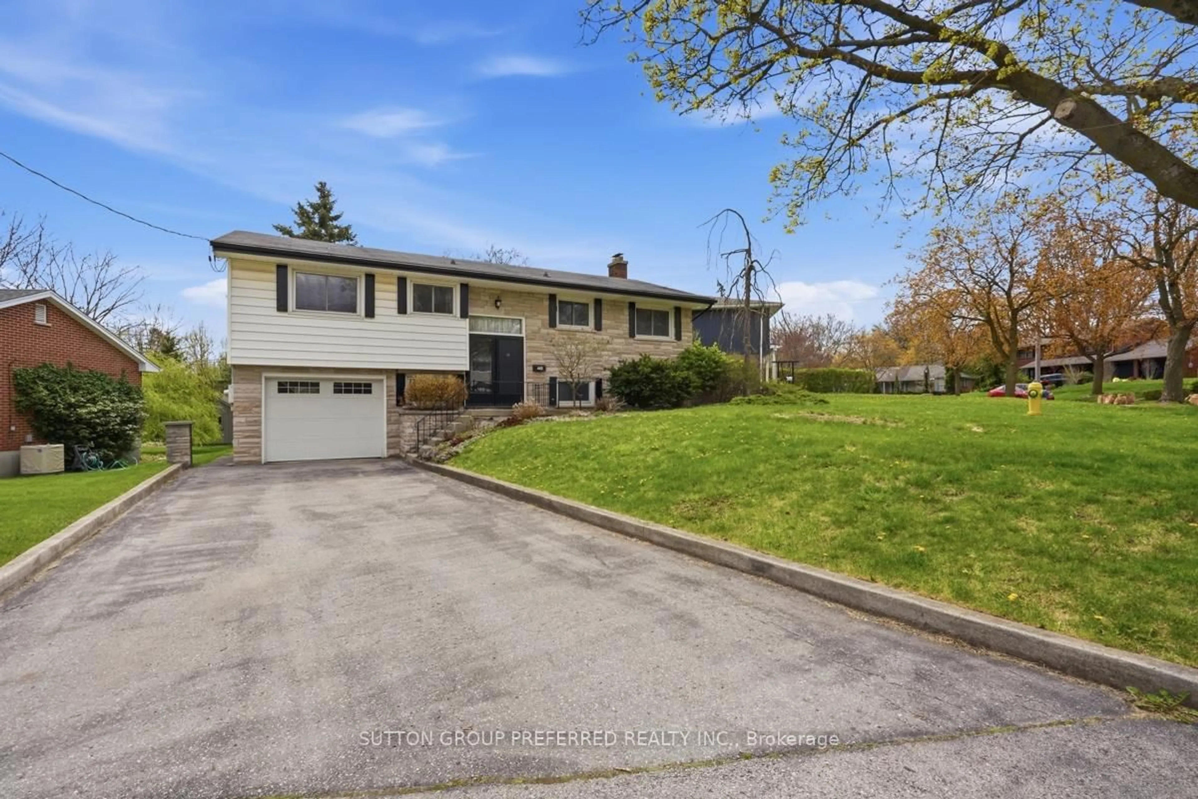 A pic from outside/outdoor area/front of a property/back of a property/a pic from drone, street for 449 Averill Cres, London South Ontario N6C 2R8