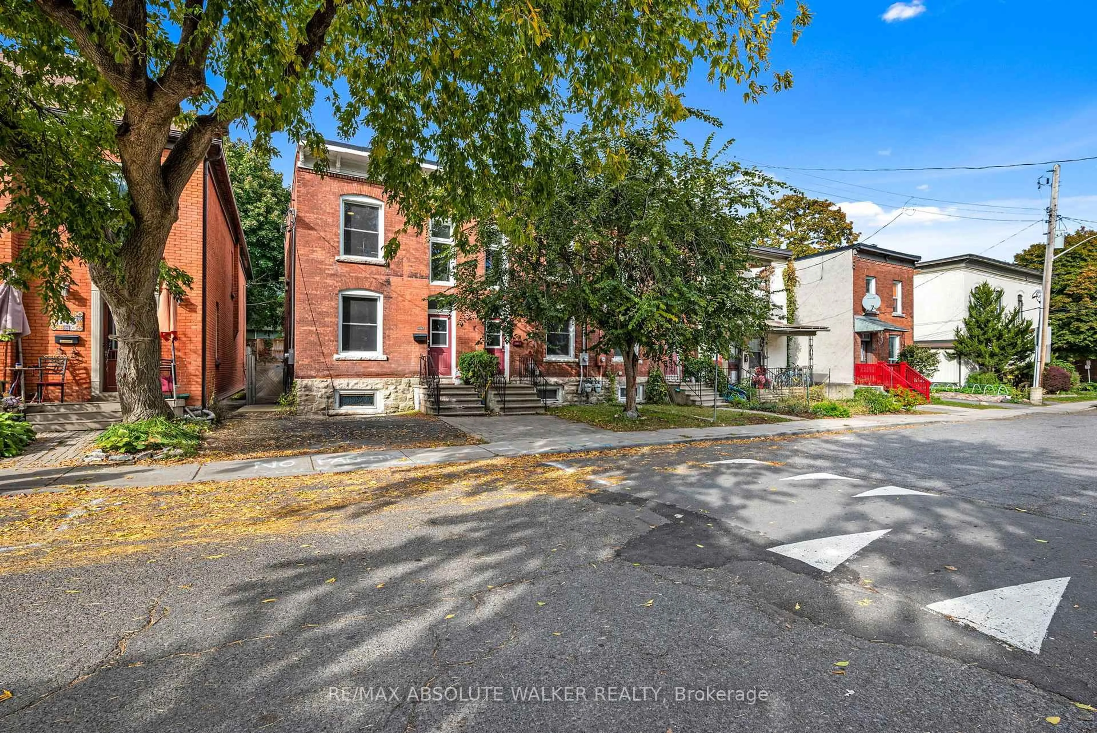 A pic from outside/outdoor area/front of a property/back of a property/a pic from drone, street for 141 Primrose Ave, Ottawa Ontario K1R 6M4