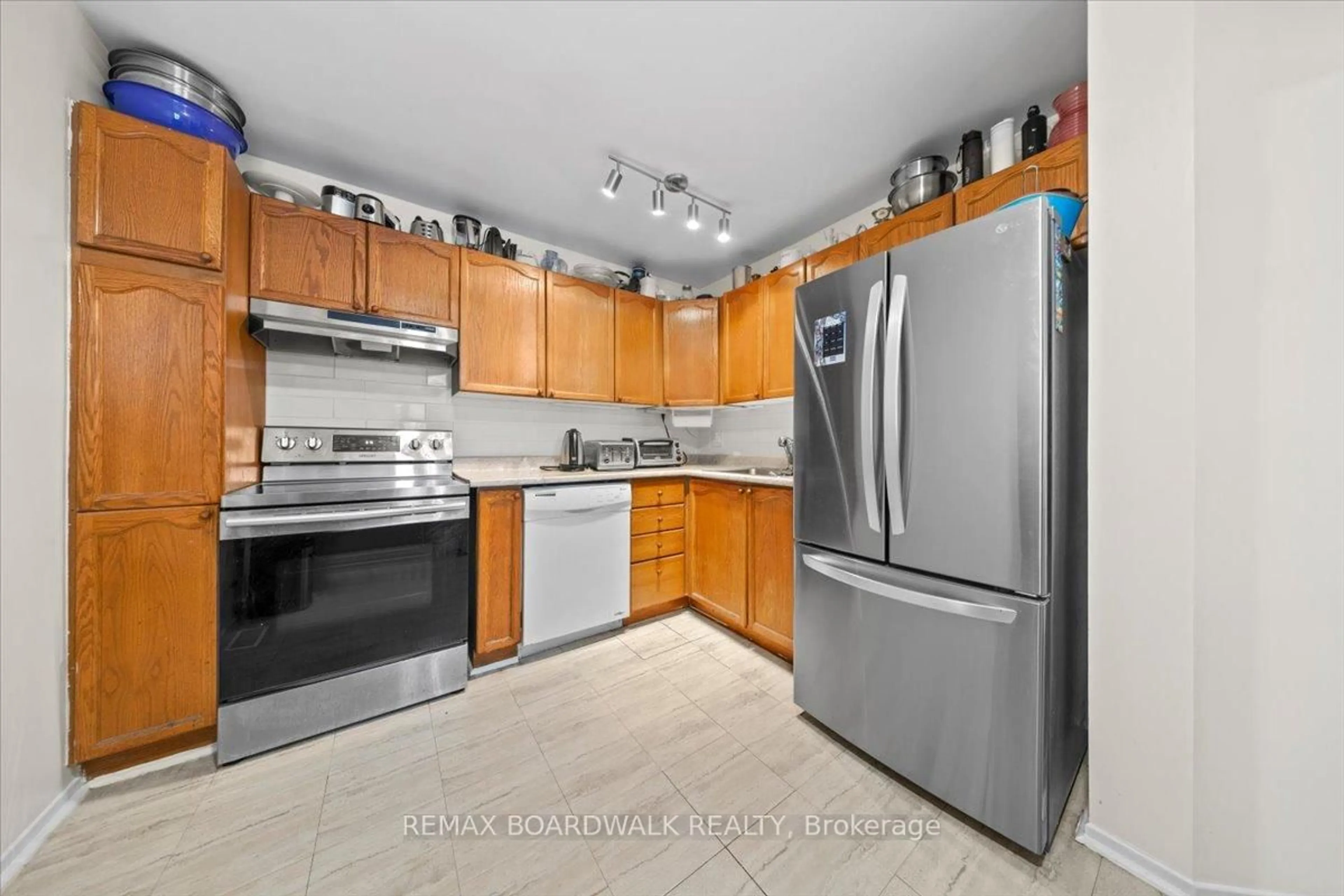Standard kitchen, unknown for 1516 Briarfield Cres, Ottawa Ontario K4A 1W6
