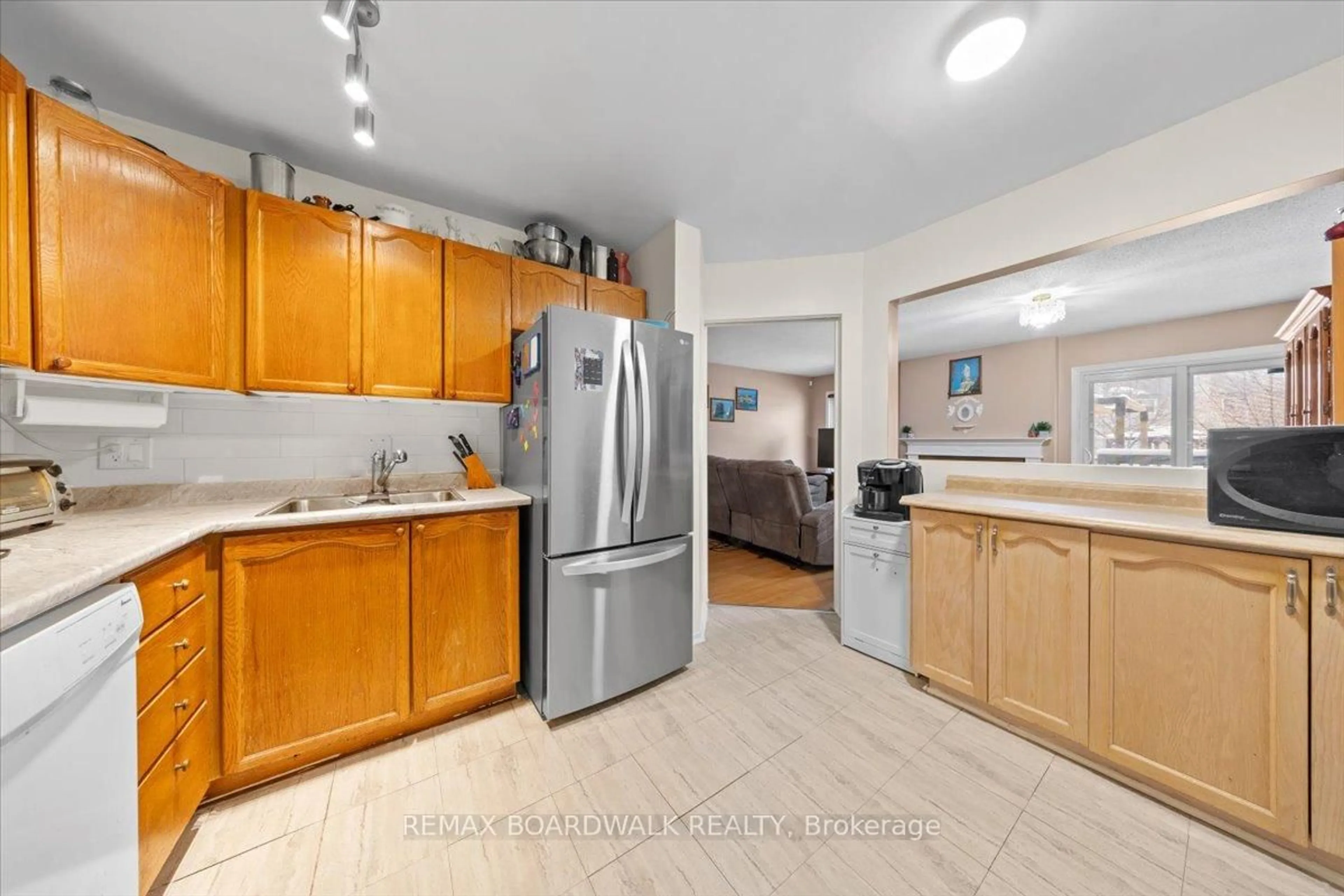 Standard kitchen, unknown for 1516 Briarfield Cres, Ottawa Ontario K4A 1W6