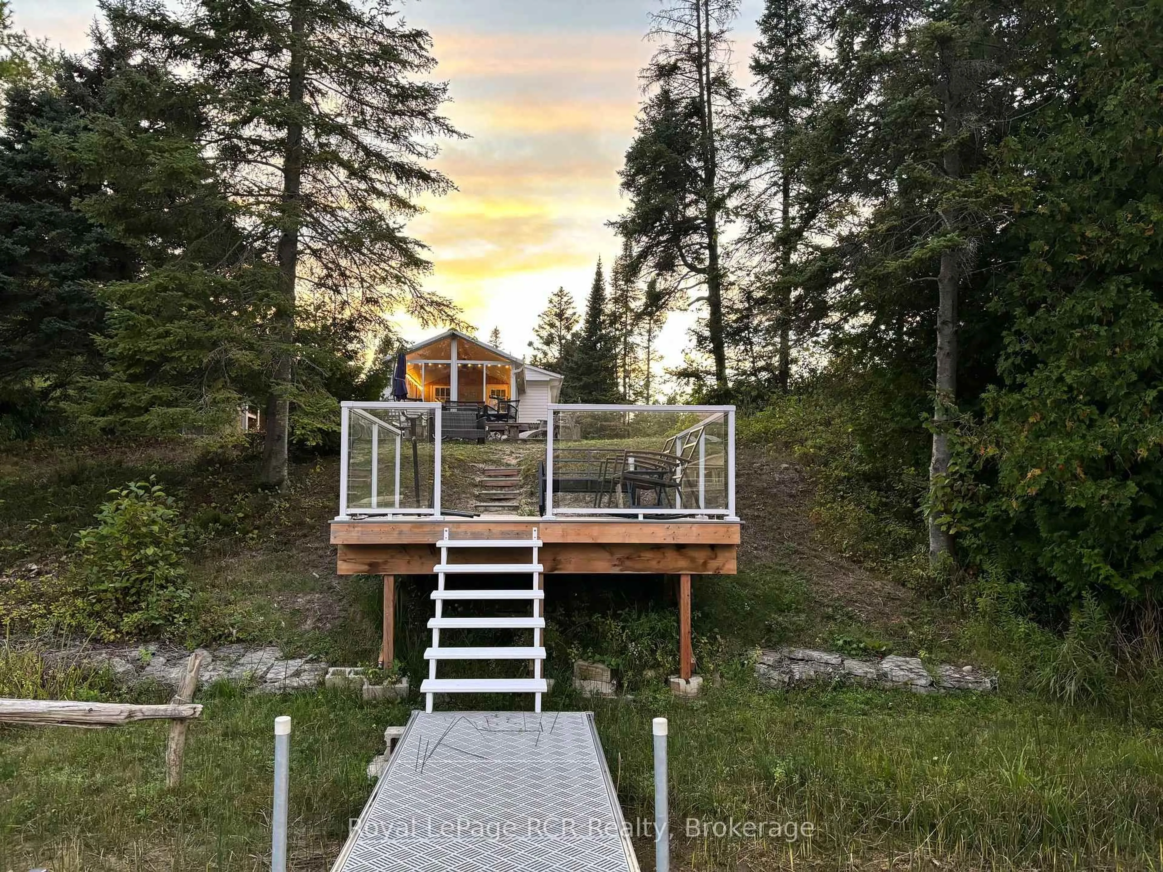 Stairs for 31 Sog-Je-Wa-Sa Dr, Native Leased Lands Ontario N0H 2G0