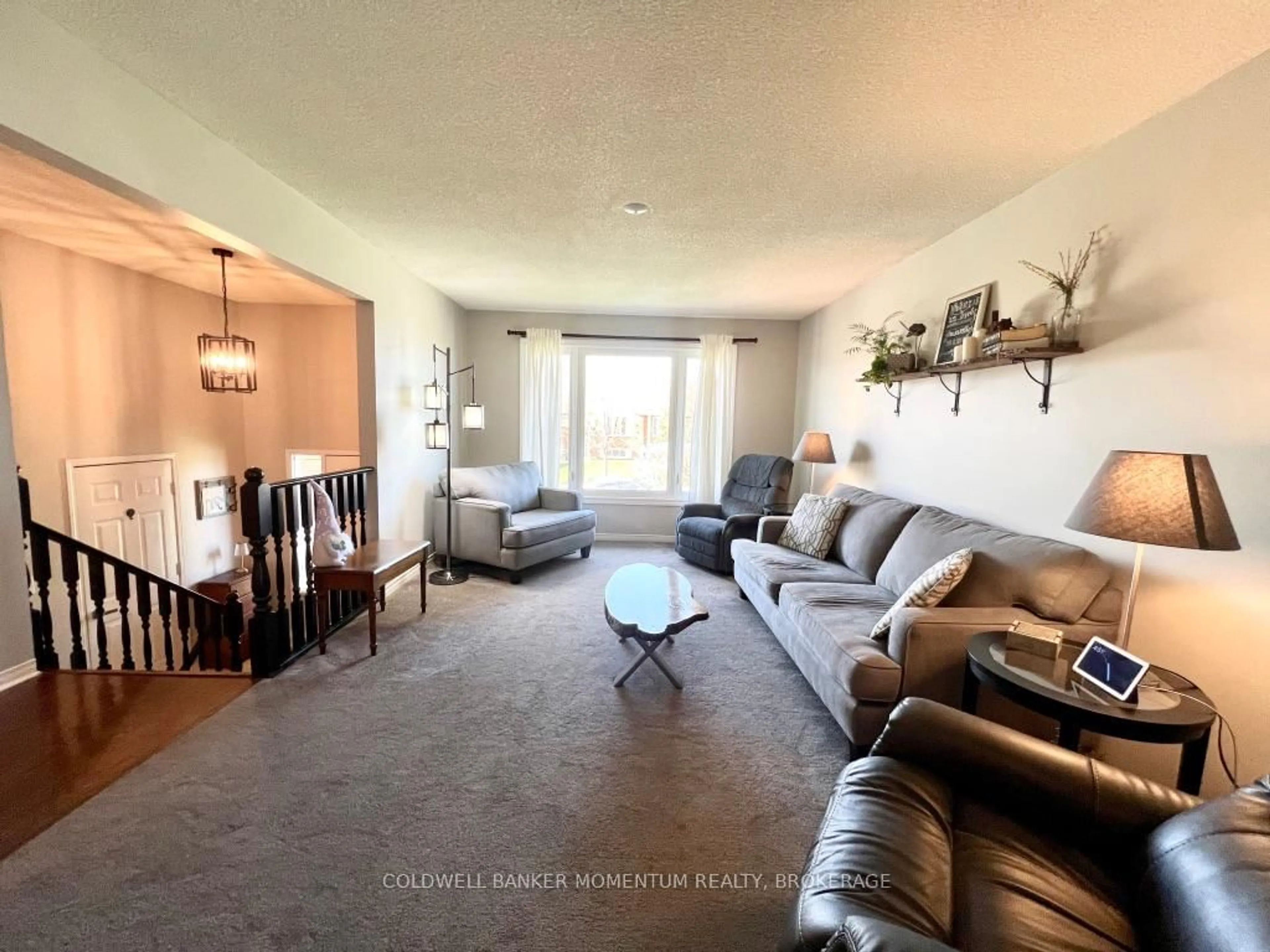 Living room with furniture, unknown for 3908 Old Orchard Way, Lincoln Ontario L0R 2C0