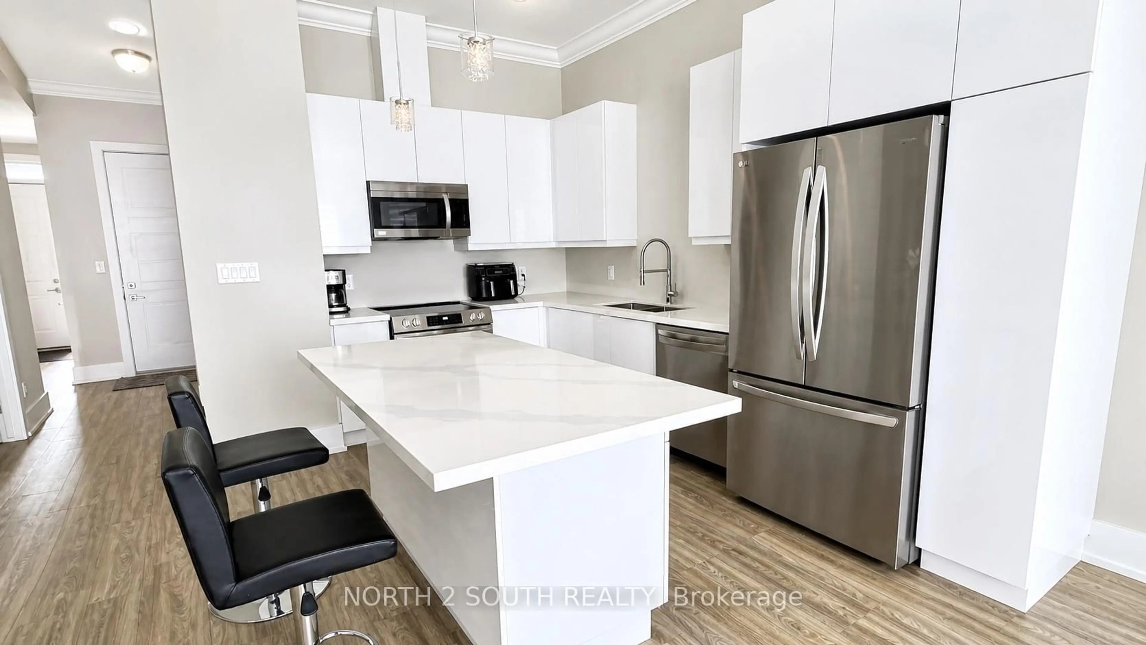 Contemporary kitchen, ceramic/tile floor for 1064 Hansler Rd, Welland Ontario L3C 7M5